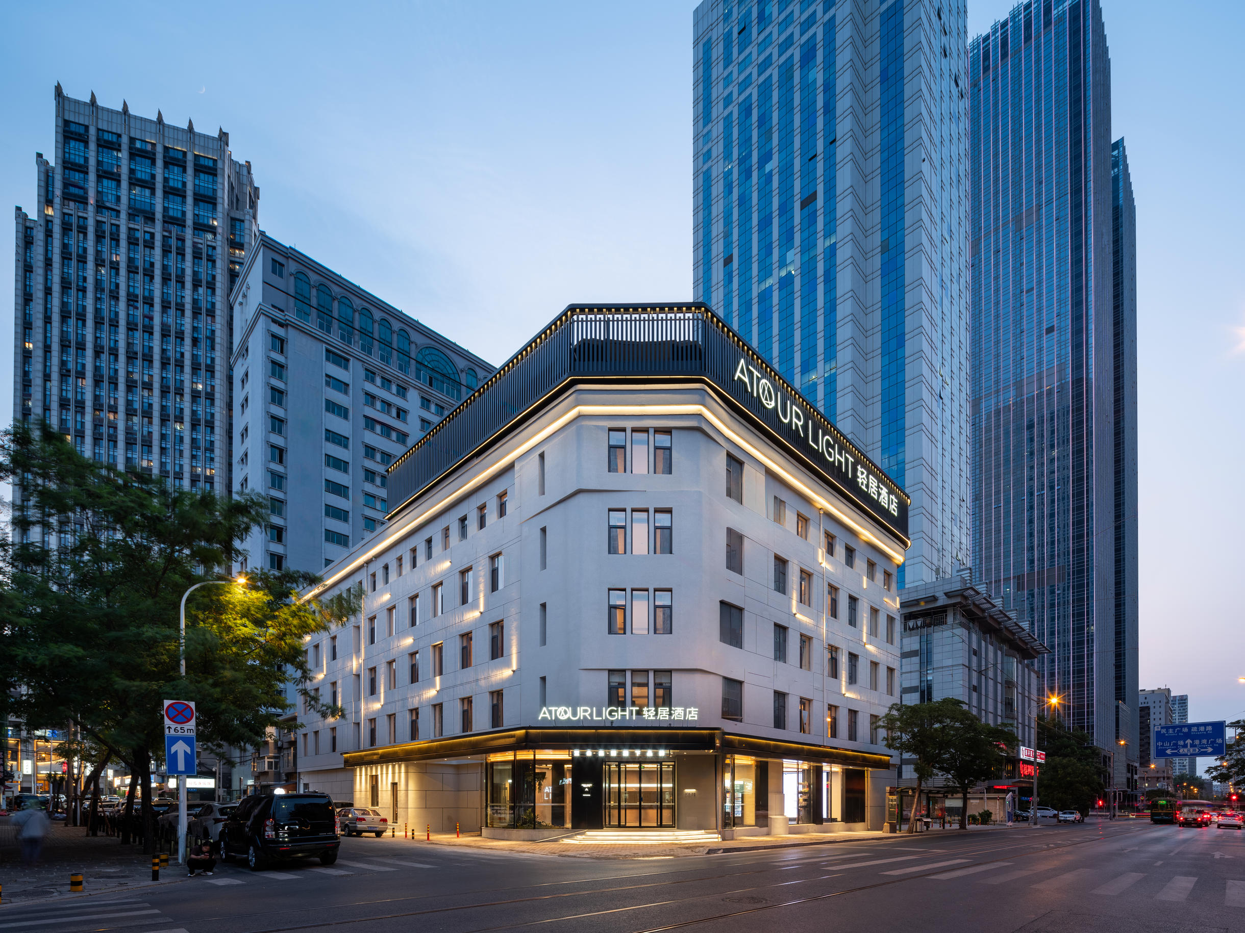 大连中山广场人民路轻居酒店