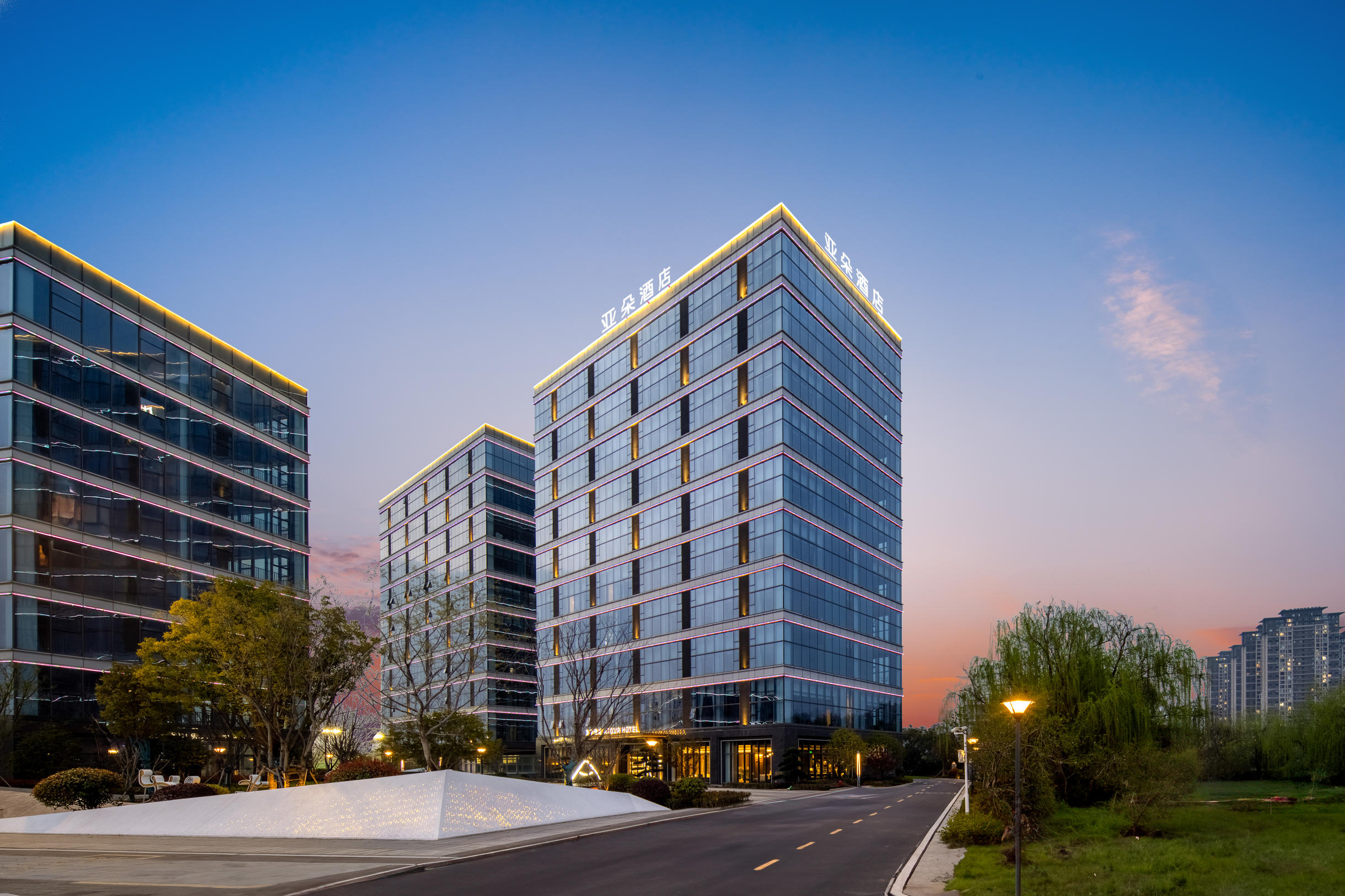 无锡东站映月湖地铁站亚朵酒店