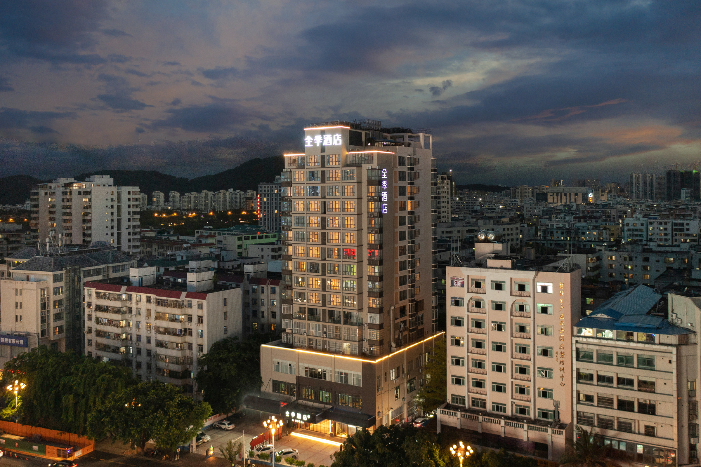 全季三亚中心酒店