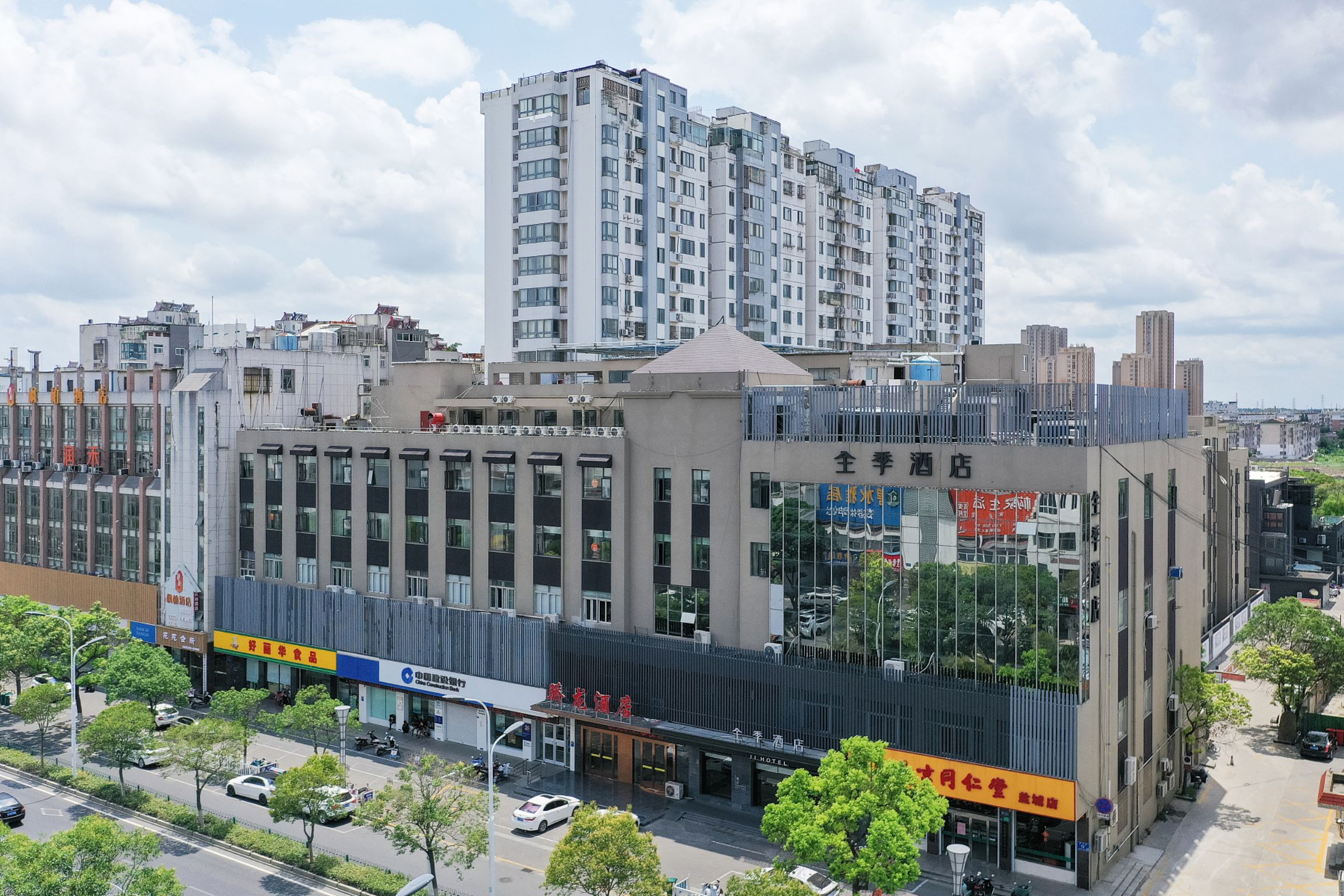 全季盐城建军中路北金鹰酒店