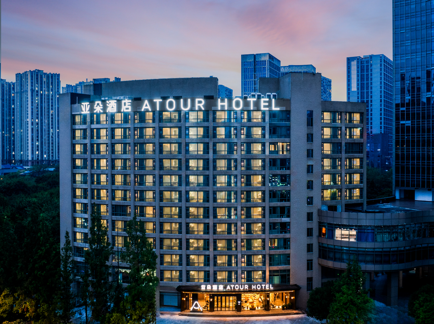 重庆西站龙湖云领天街亚朵酒店