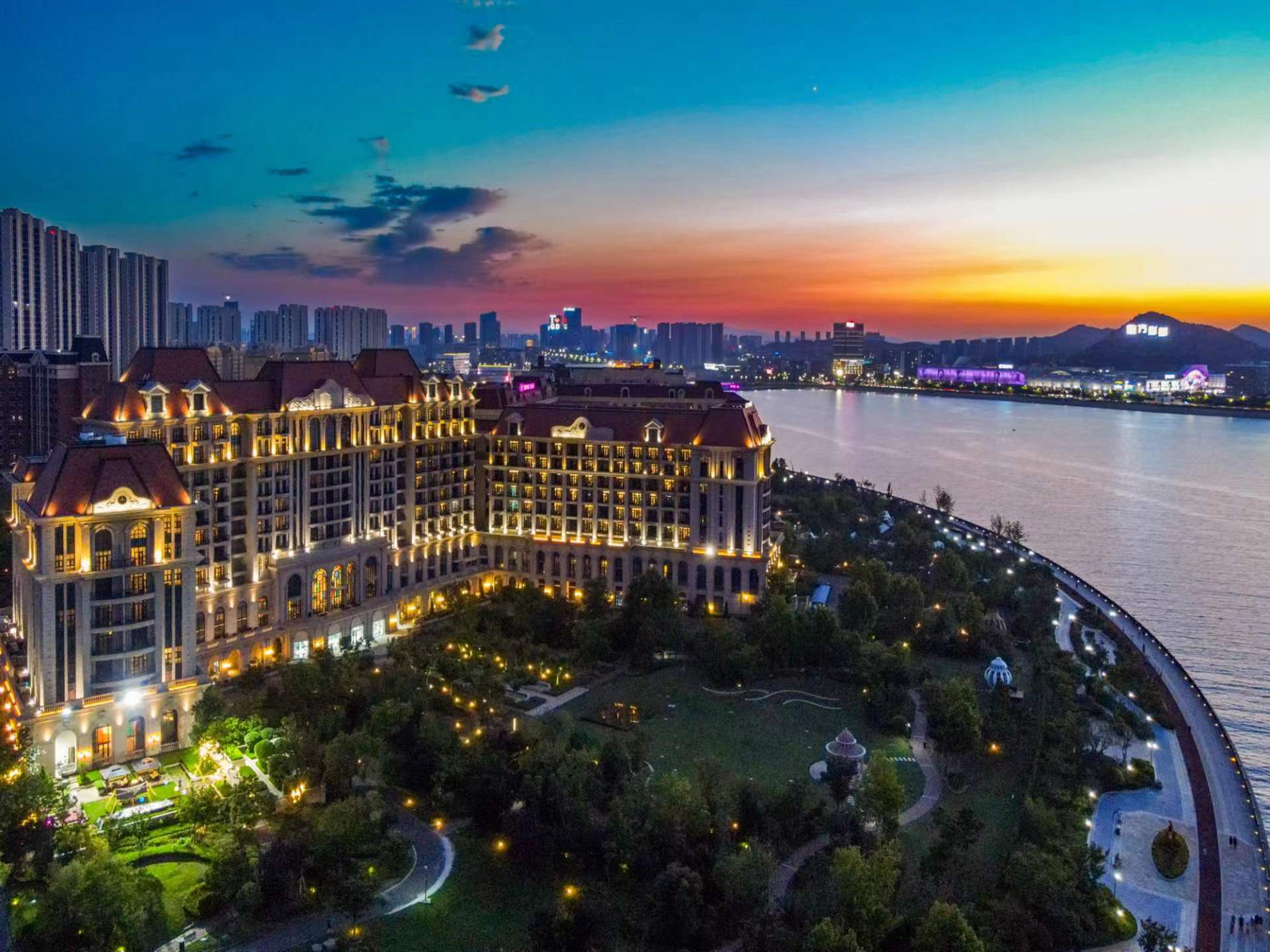 青岛融创施柏阁酒店