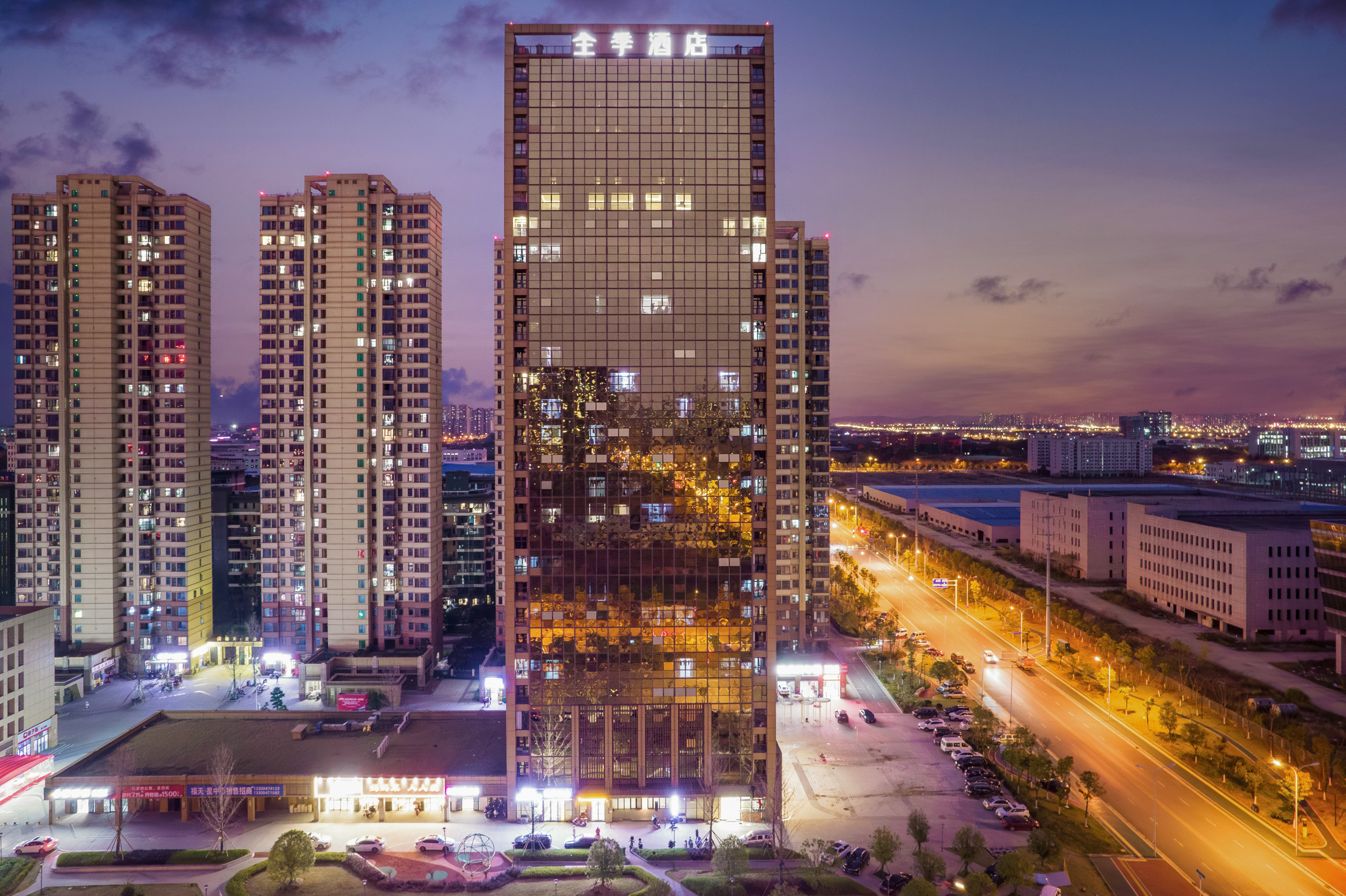 全季长沙黄花机场龙华地铁站酒店