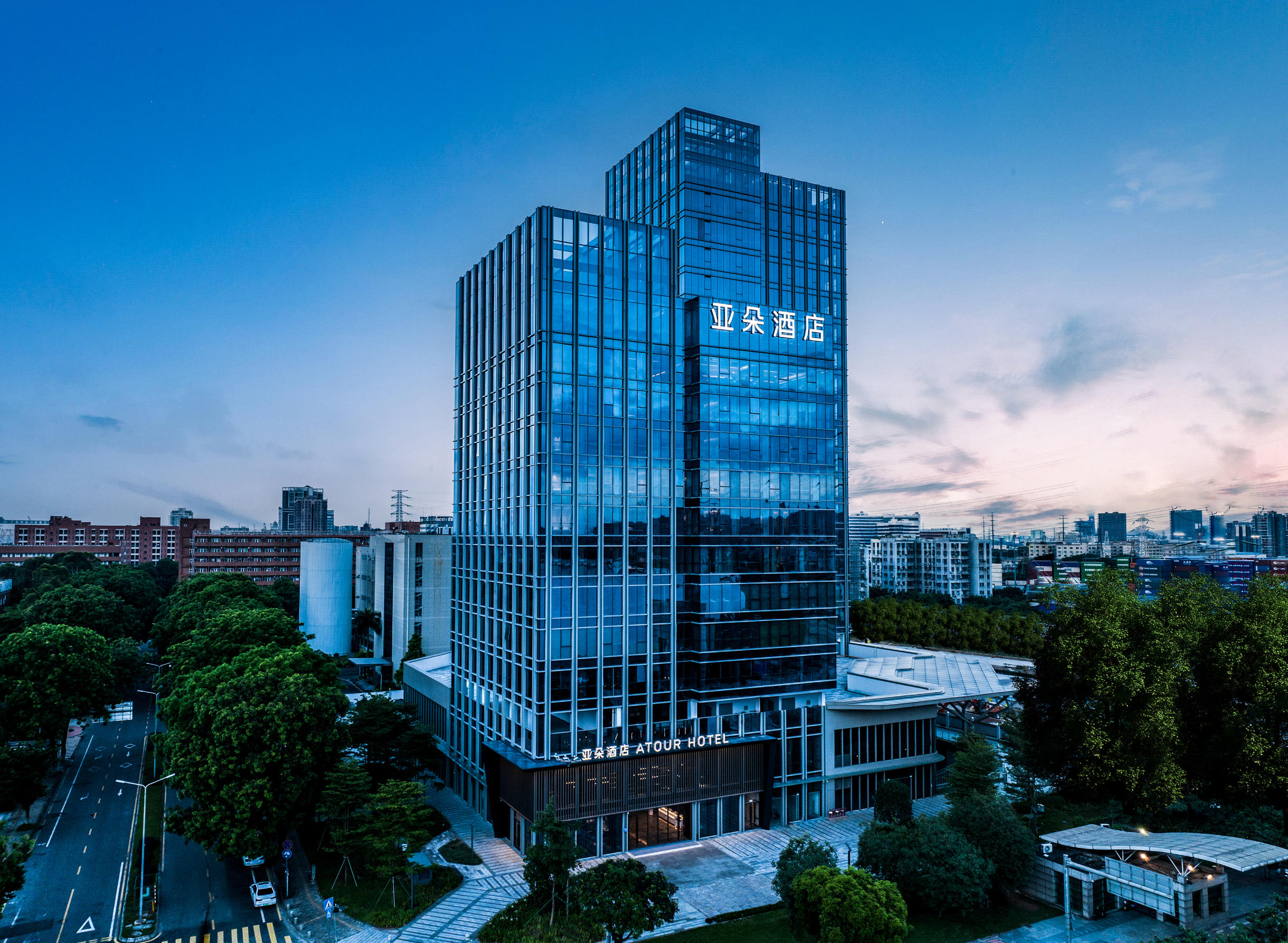 广州黄埔保盈大道地铁站亚朵酒店