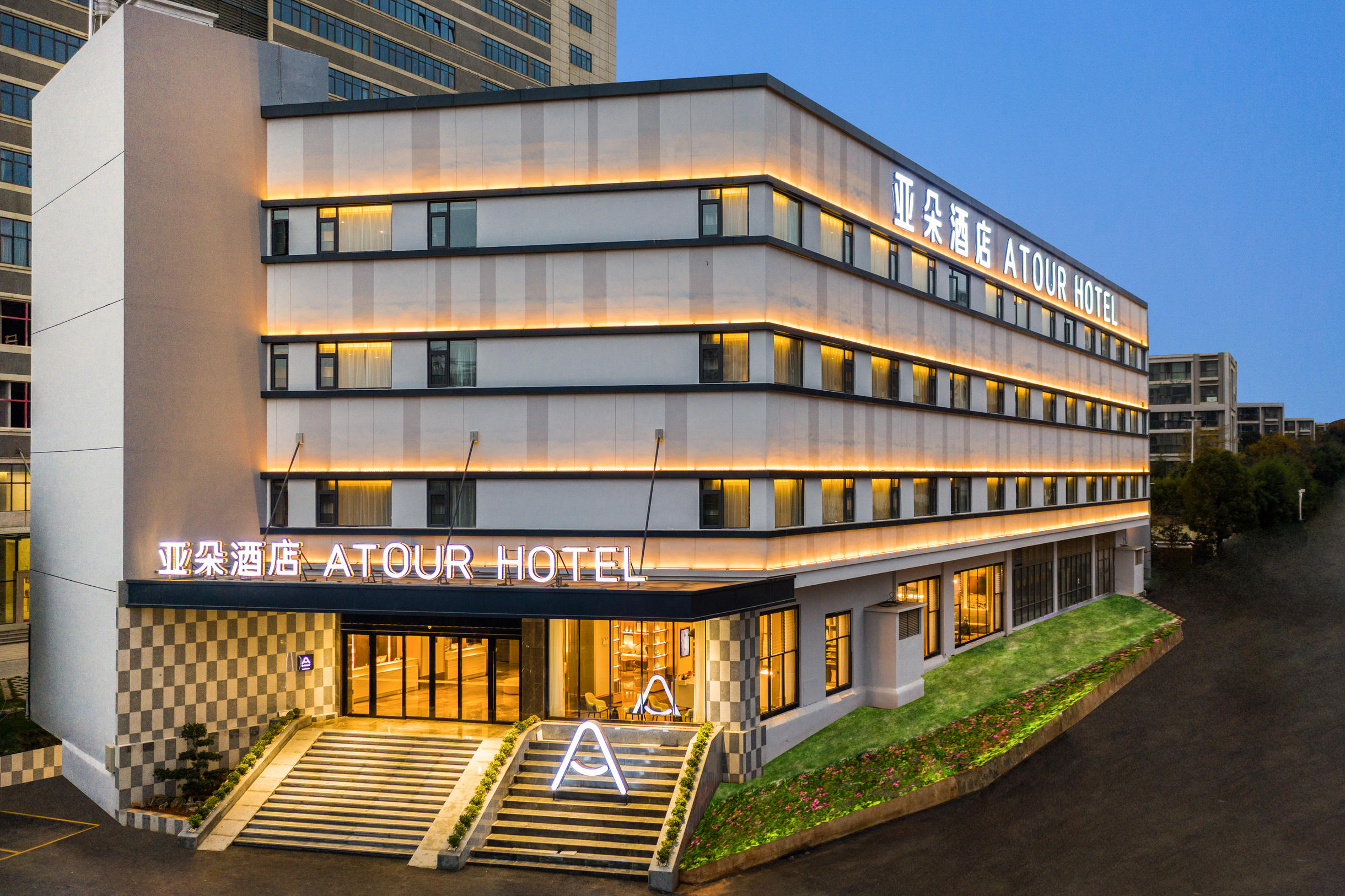 昆明经开区建投大厦亚朵酒店