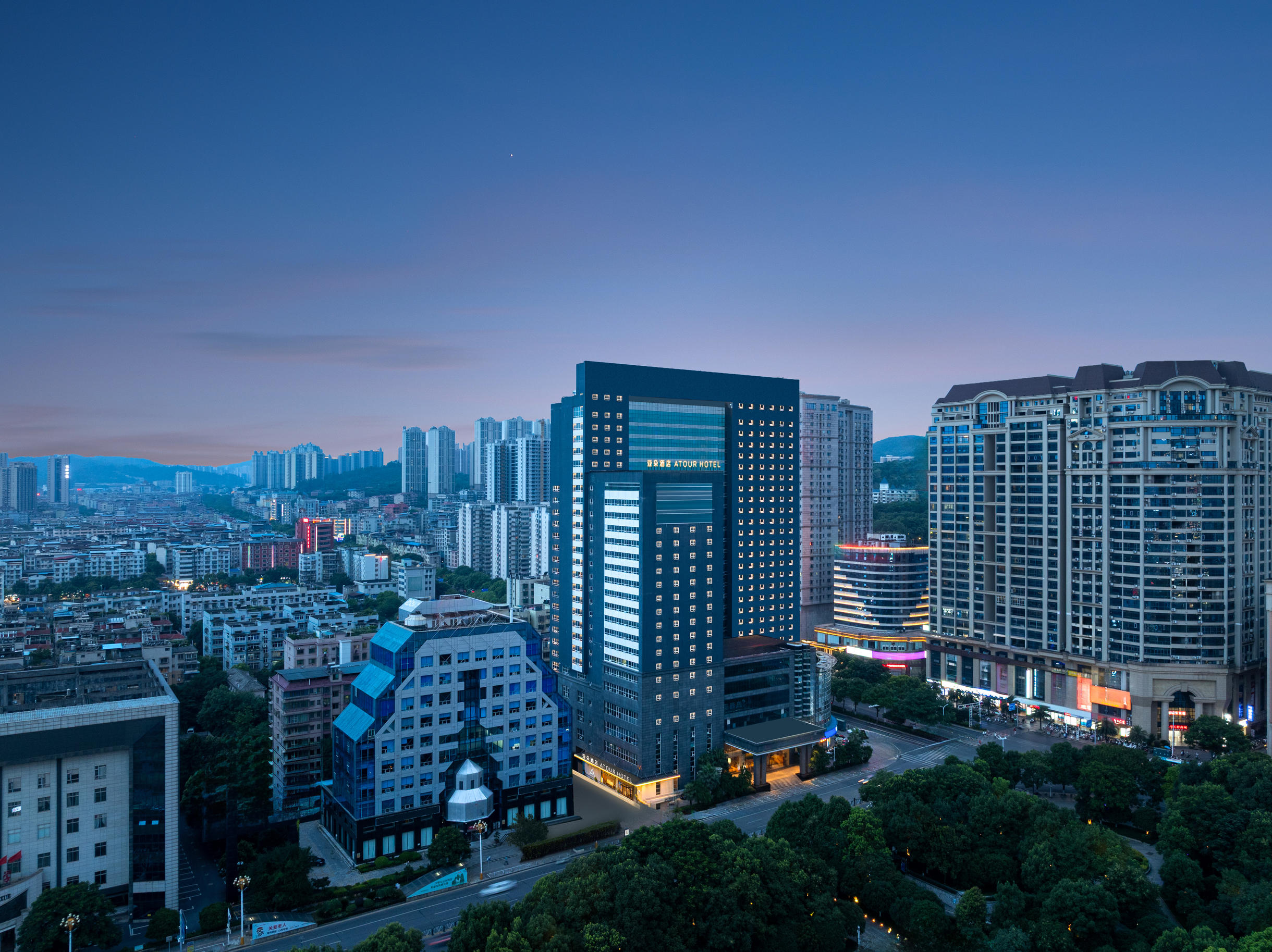 郴州市政府五岭大道亚朵酒店