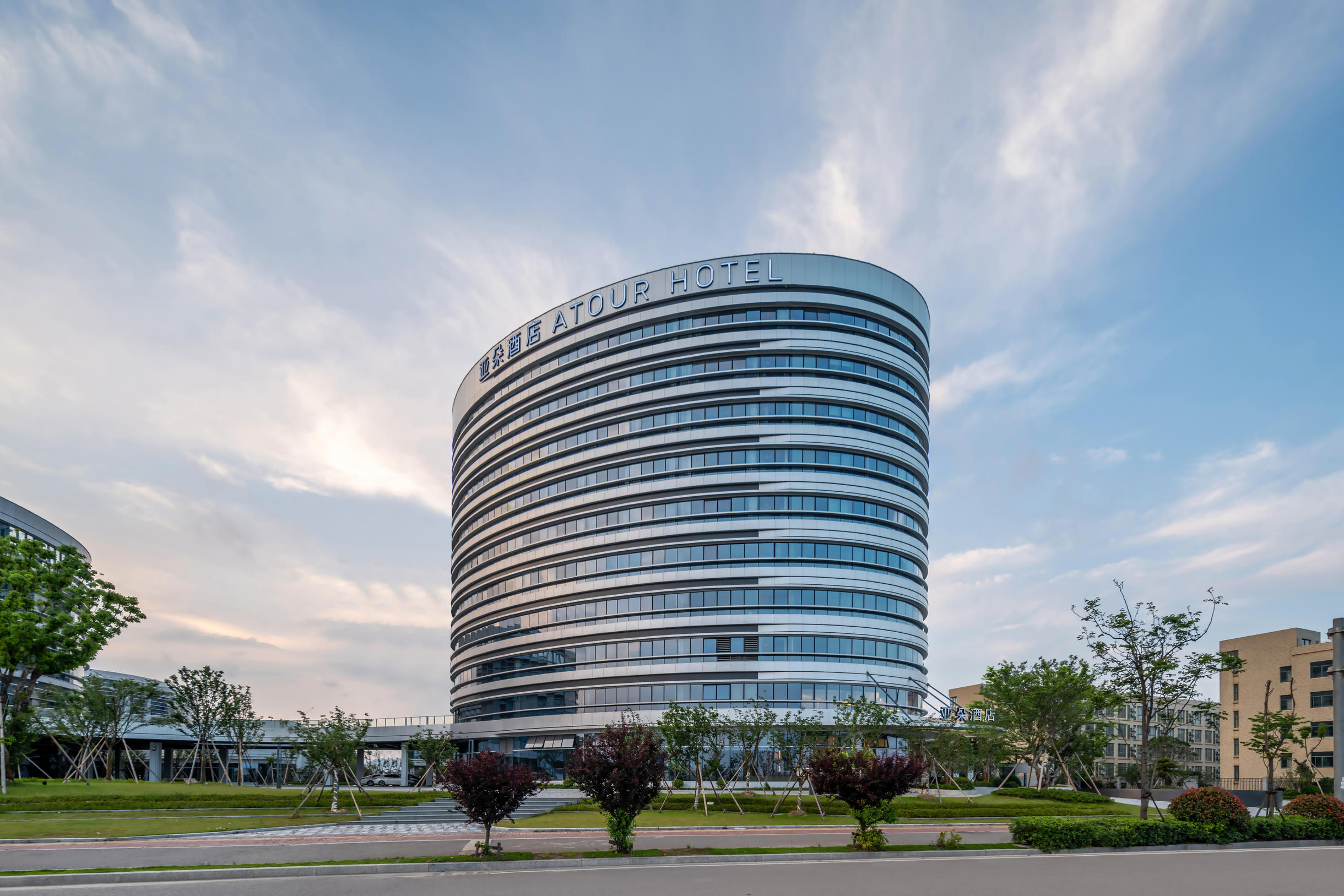 台州临海头门港新区吉利广场亚朵酒店