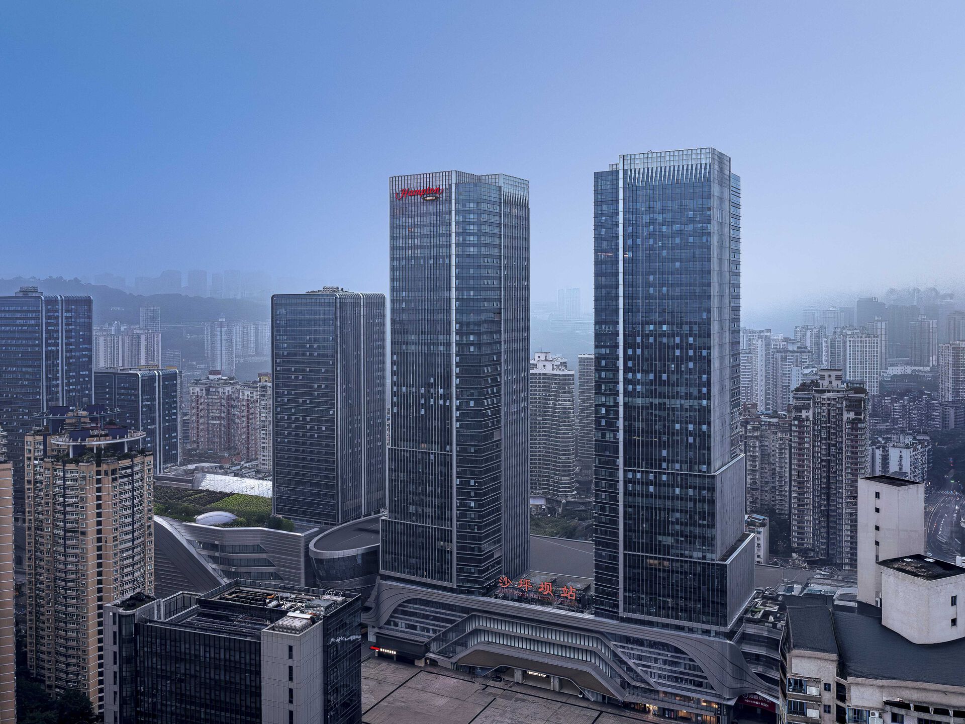 重庆沙坪坝站三峡广场希尔顿欢朋酒店