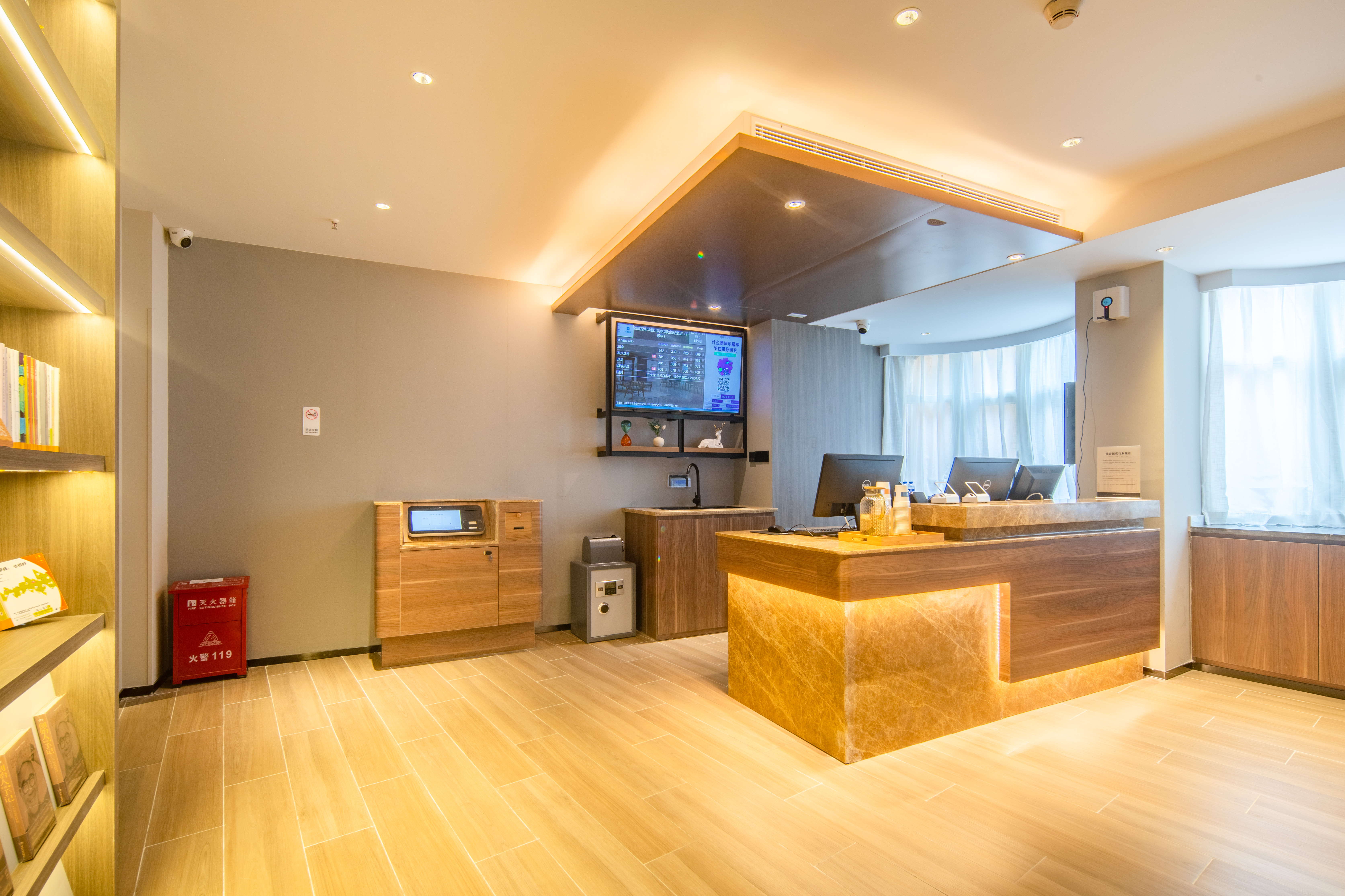 汉庭深圳华强北科学馆地铁站酒店