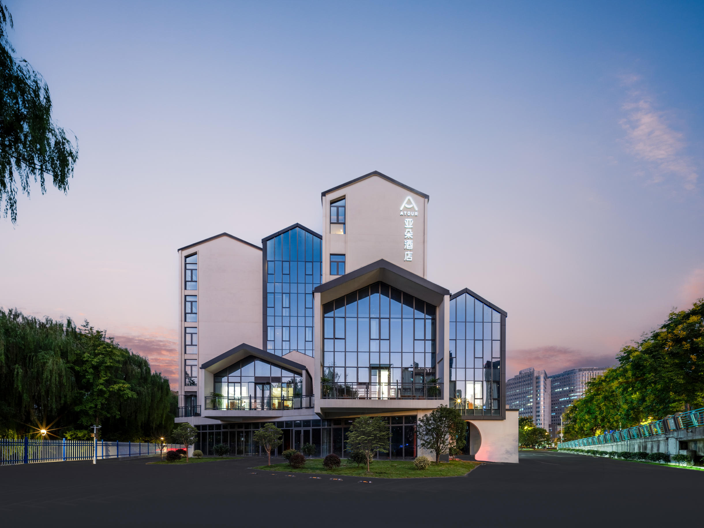 杭州浙大城市学院西联桥亚朵酒店