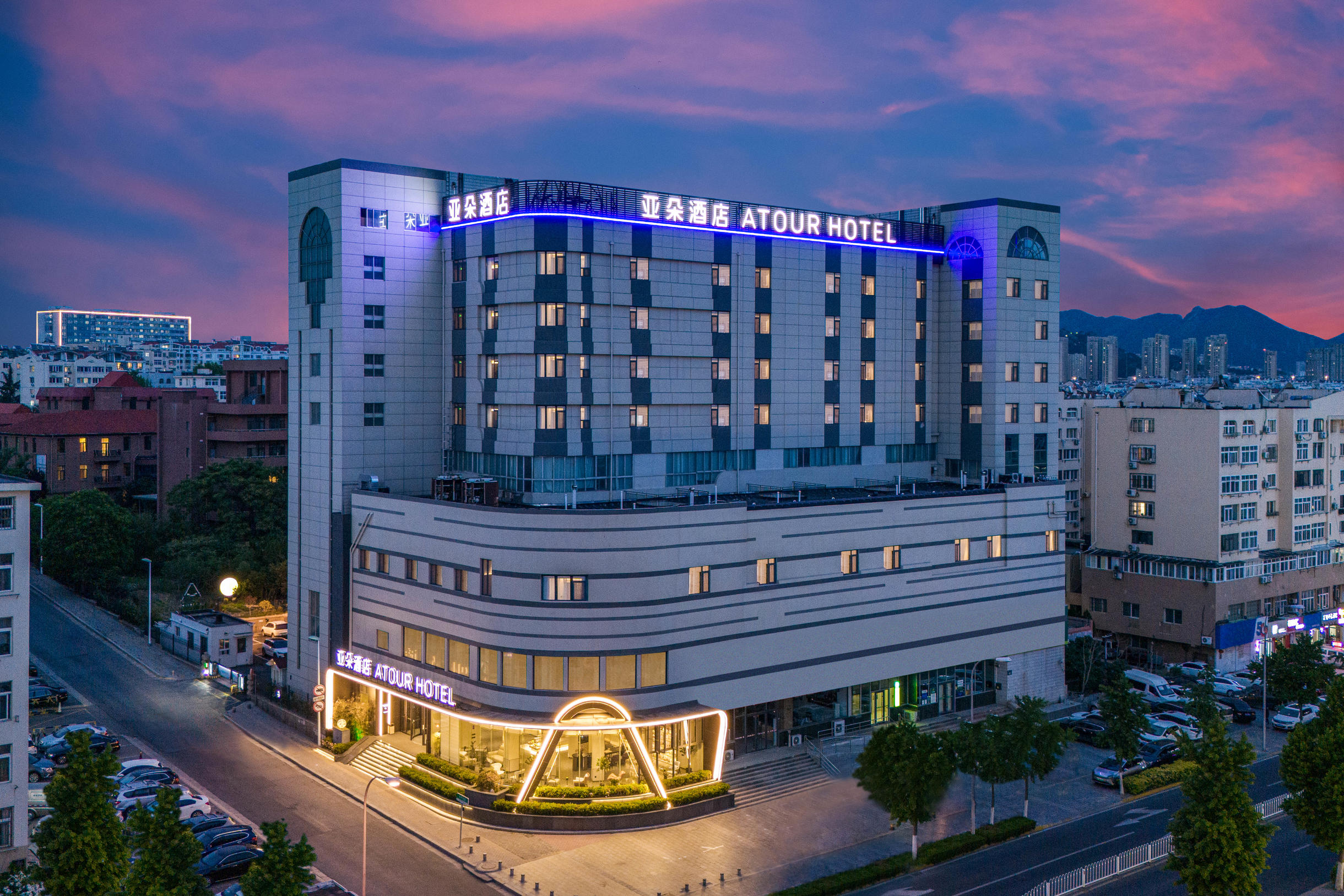 青岛北站振华路亚朵酒店