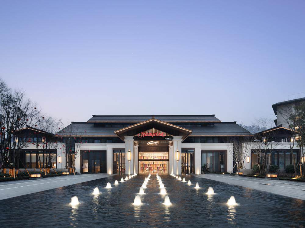 峨眉山景区希尔顿欢朋酒店