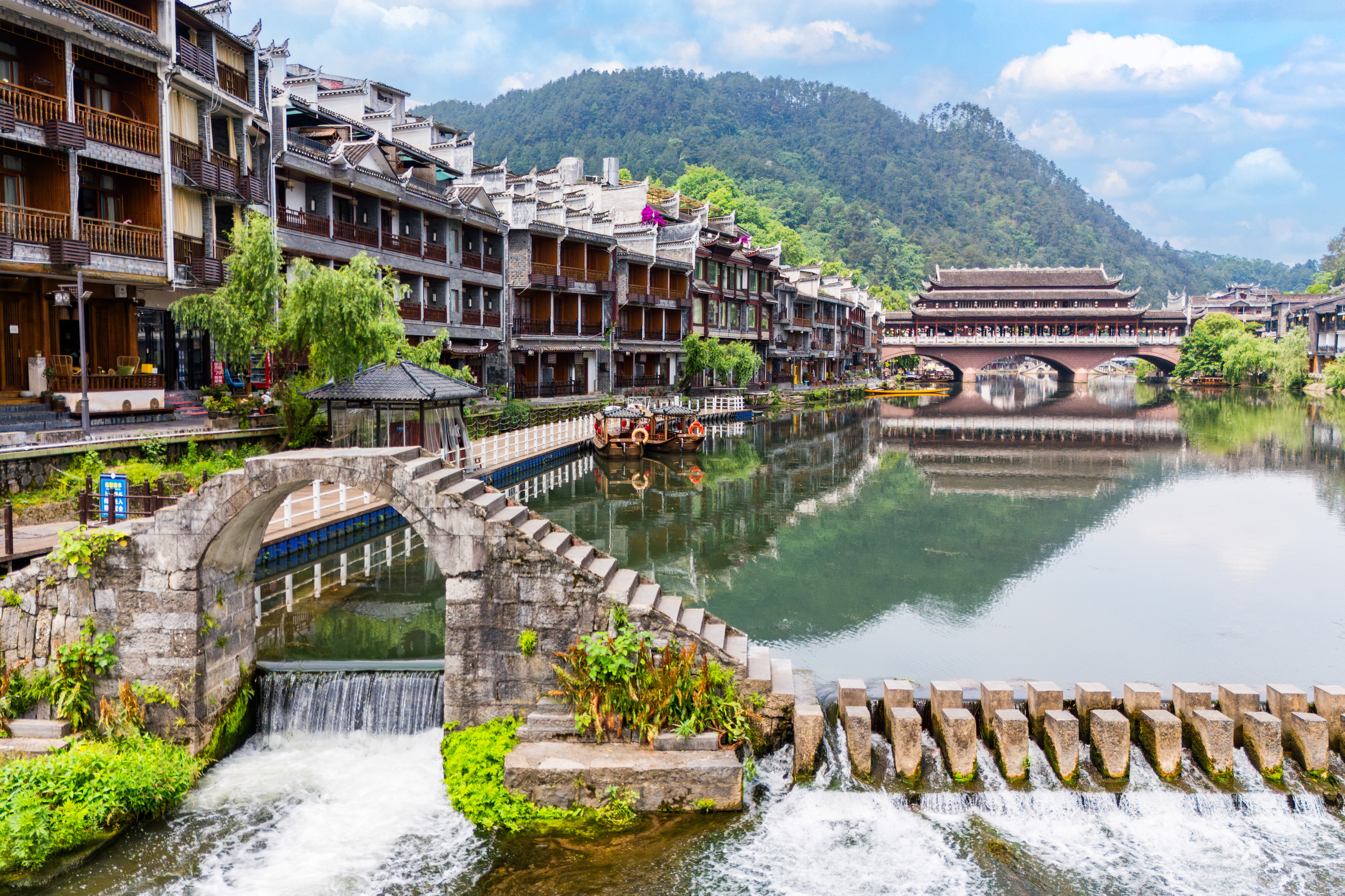 全季湘西凤凰古城江景酒店