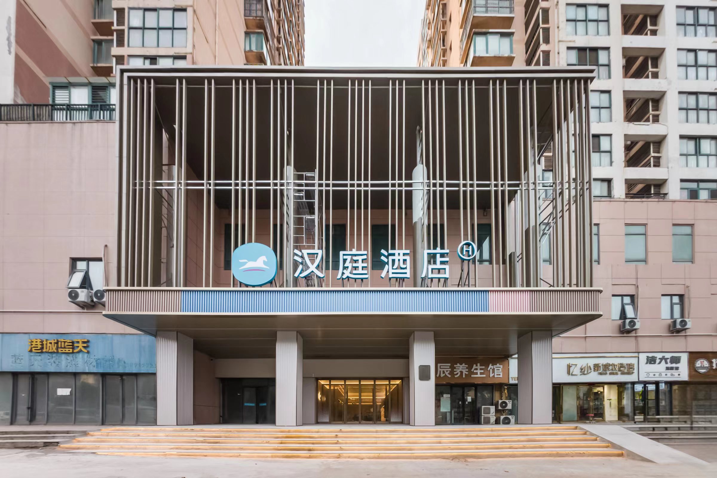 汉庭连云港墟沟嘉瑞宝购物广场酒店