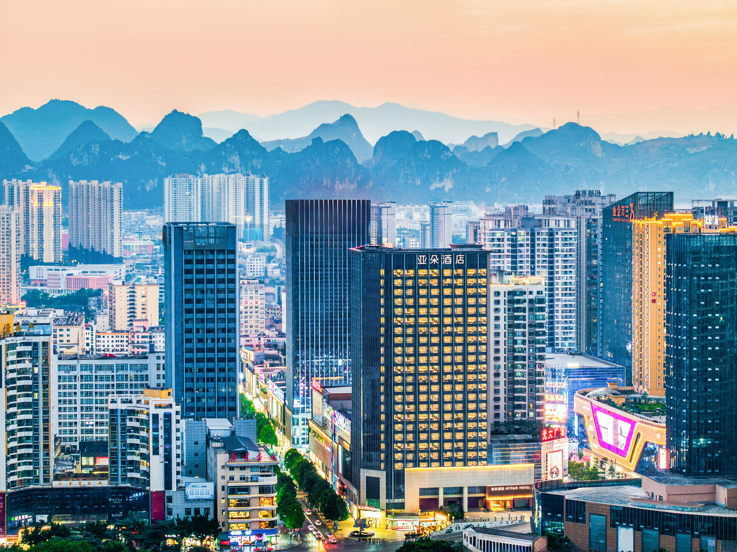 文山光大广场东风路亚朵酒店