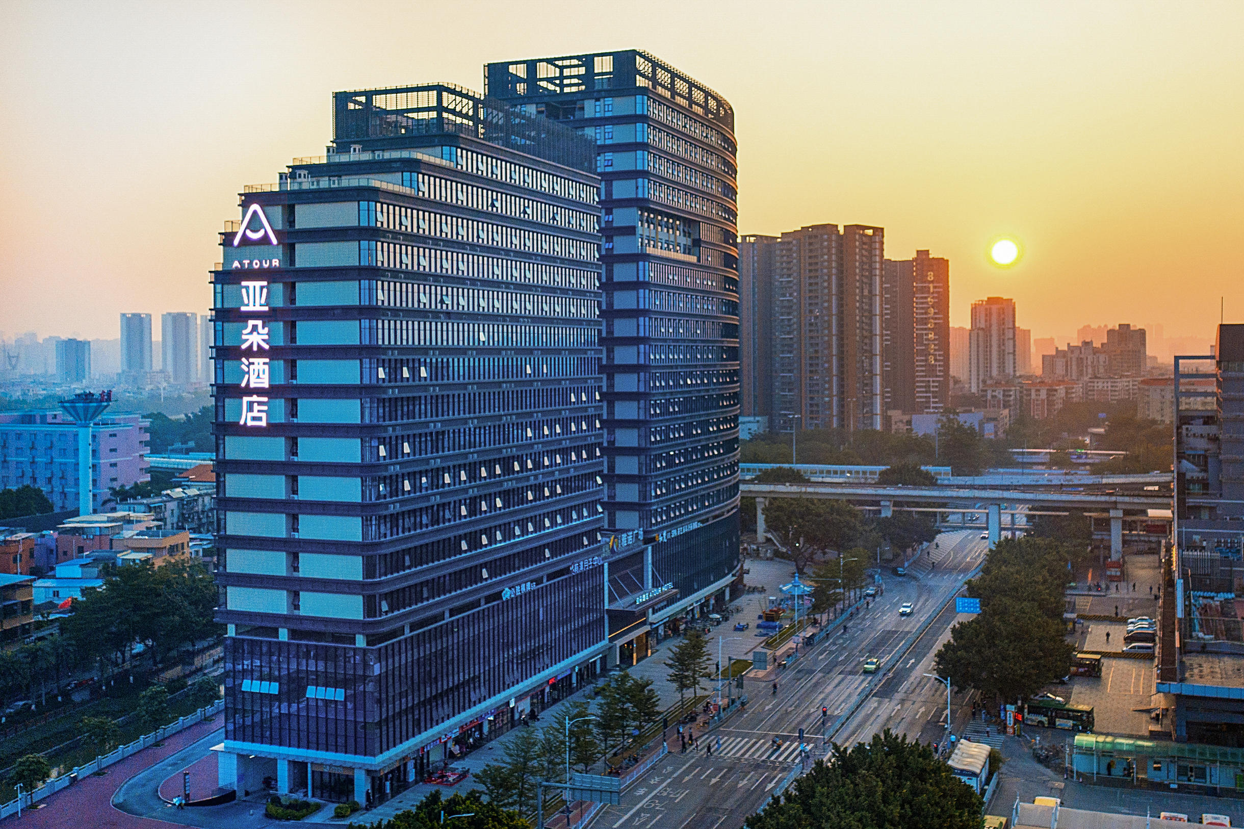 广州荔湾滘口地铁站亚朵酒店