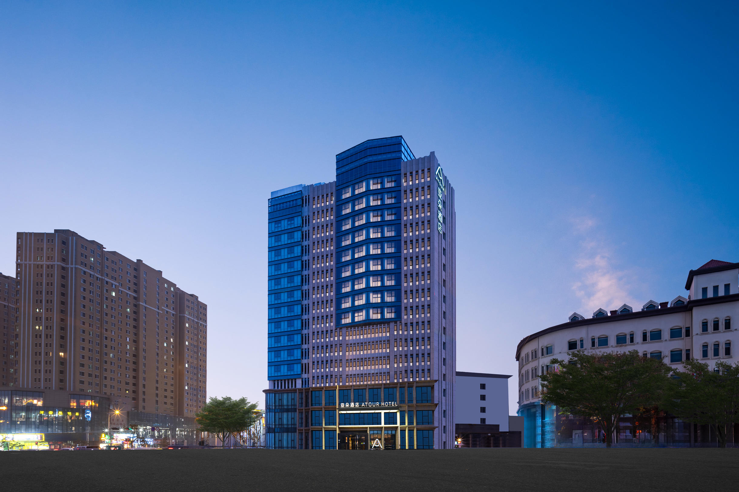 呼和浩特体育场成吉思汗大街亚朵酒店