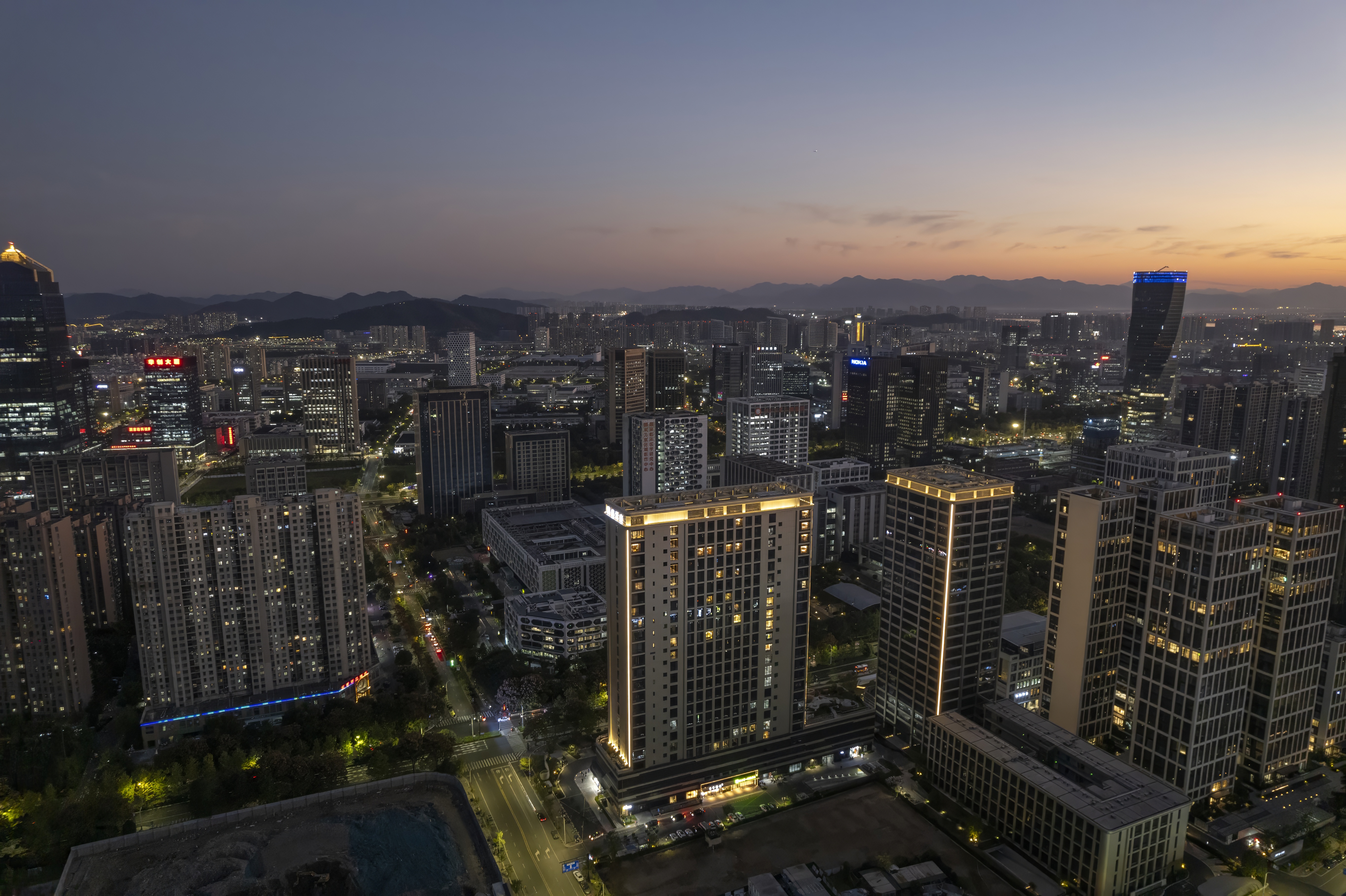 宜必思尚品杭州滨江宝龙城酒店