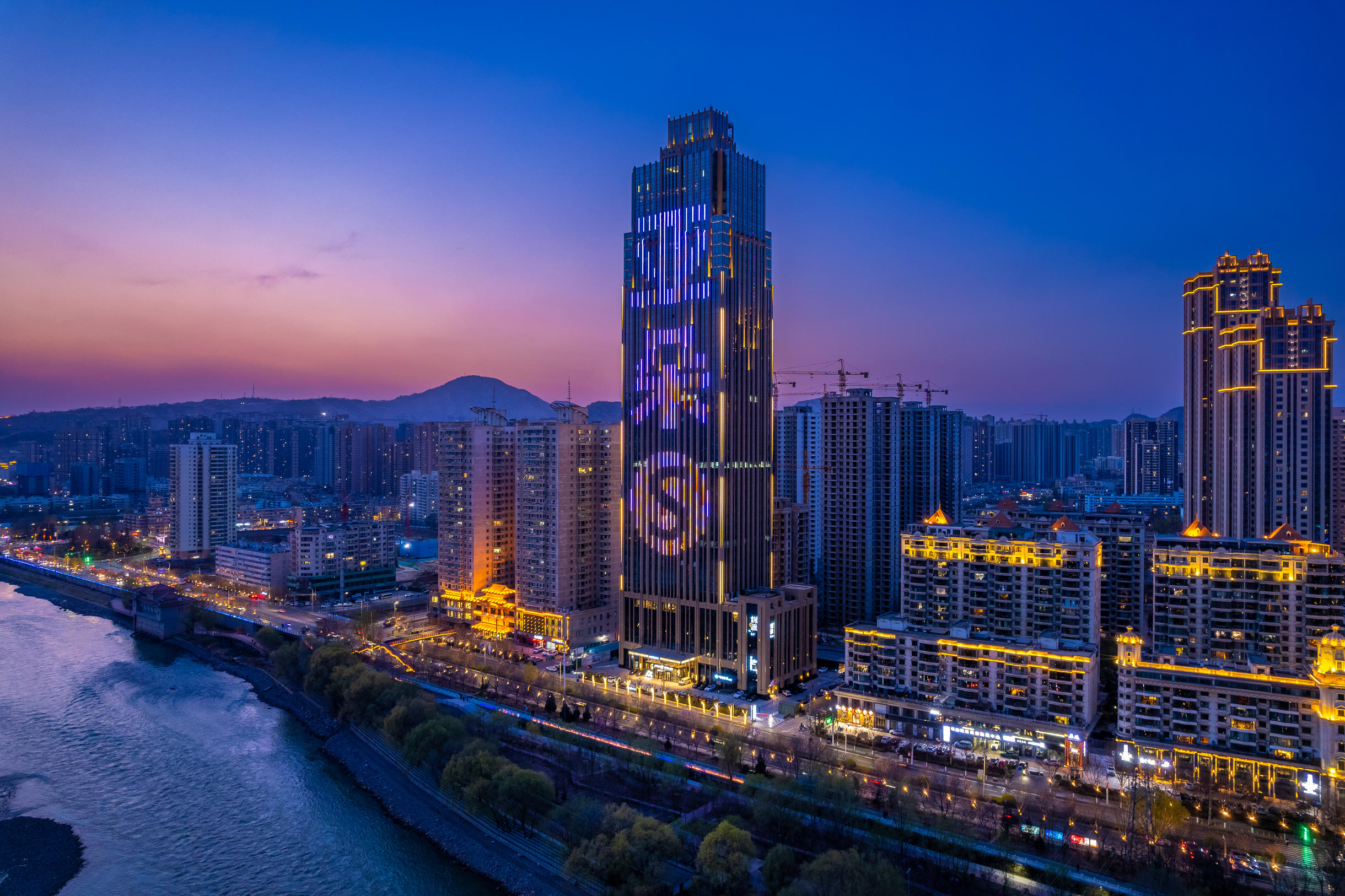 兰州会展中心高空河景亚朵S酒店