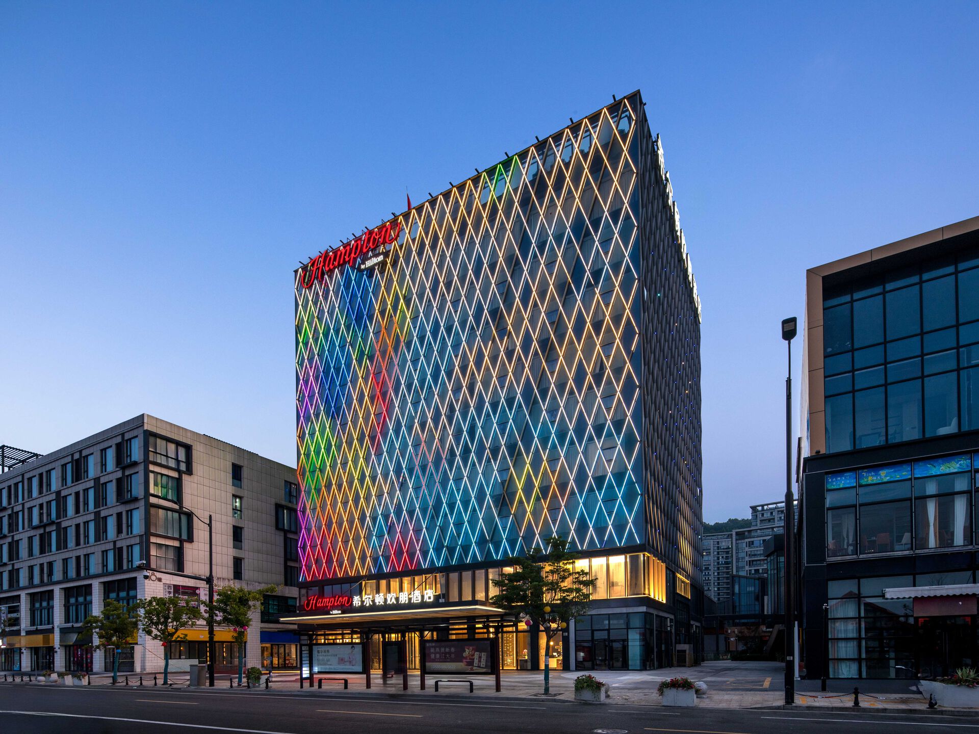 舟山普陀半升洞码头希尔顿欢朋酒店