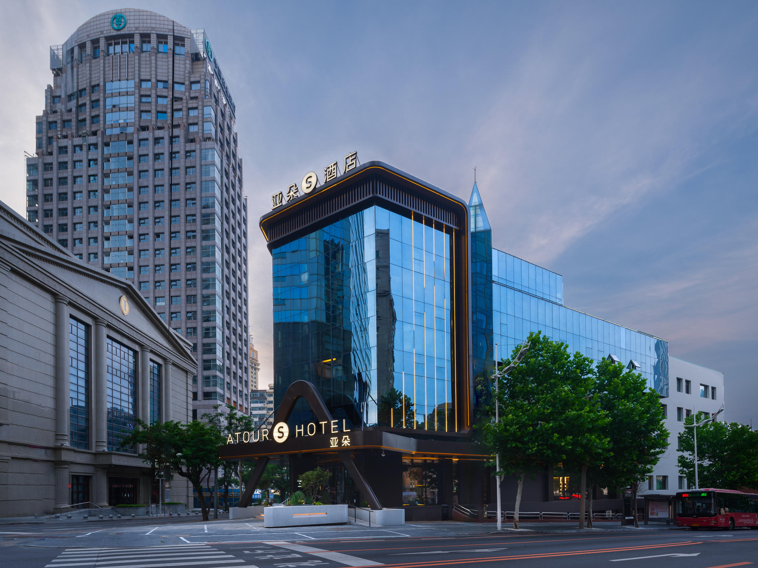 大连中山广场中山路亚朵S酒店