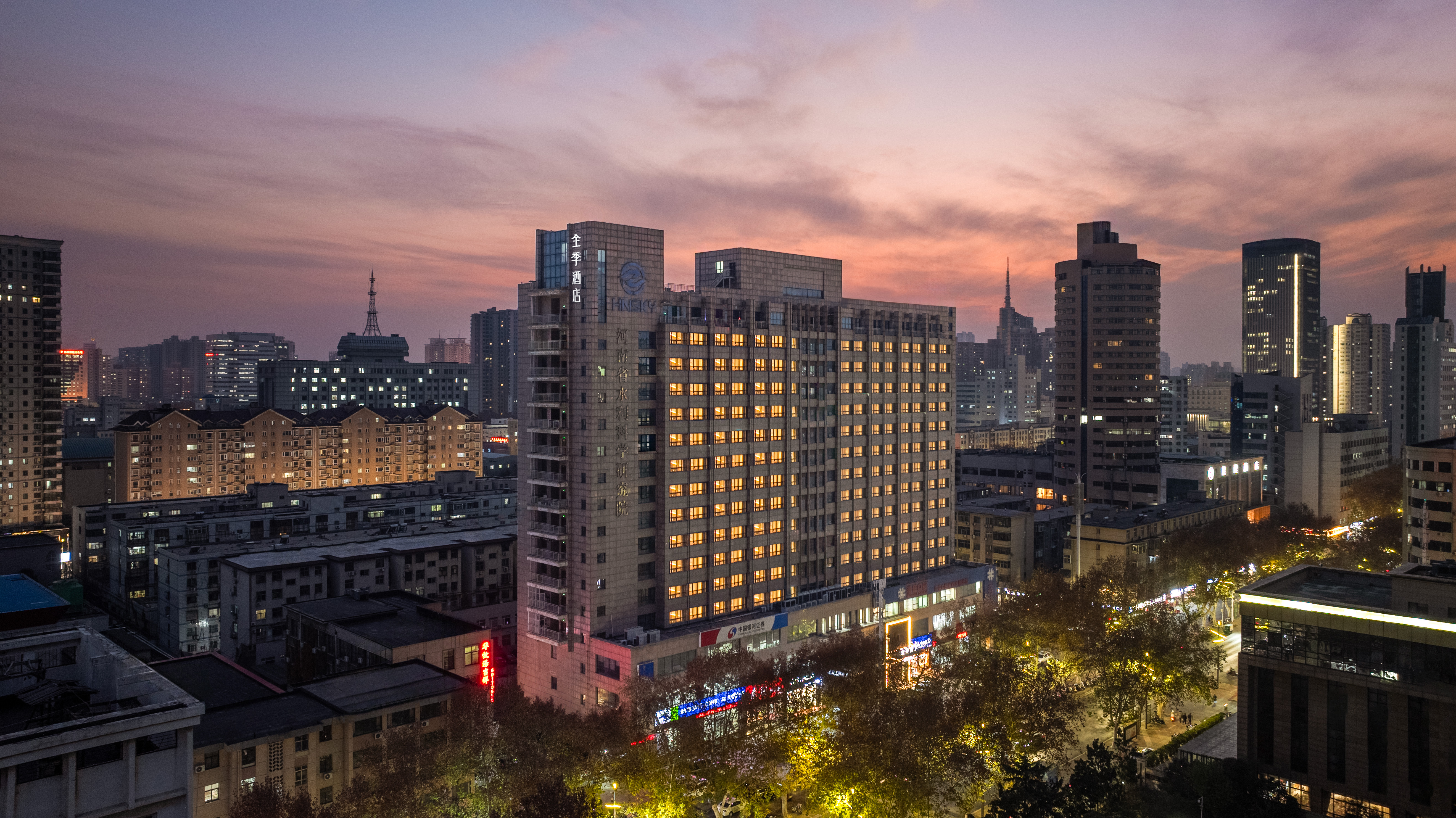 全季郑州紫荆山花园路酒店