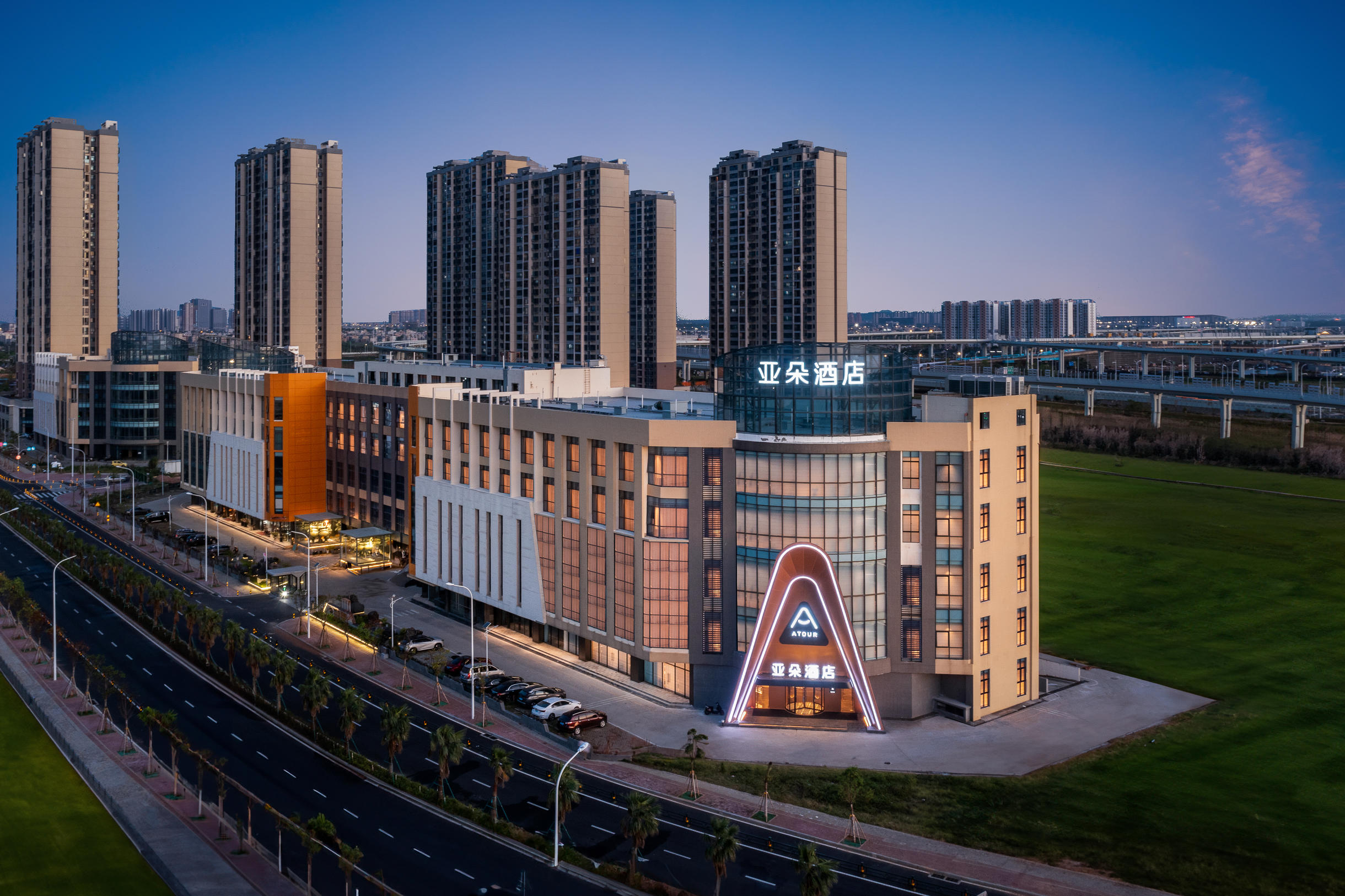 海口国际免税城新海港码头亚朵酒店