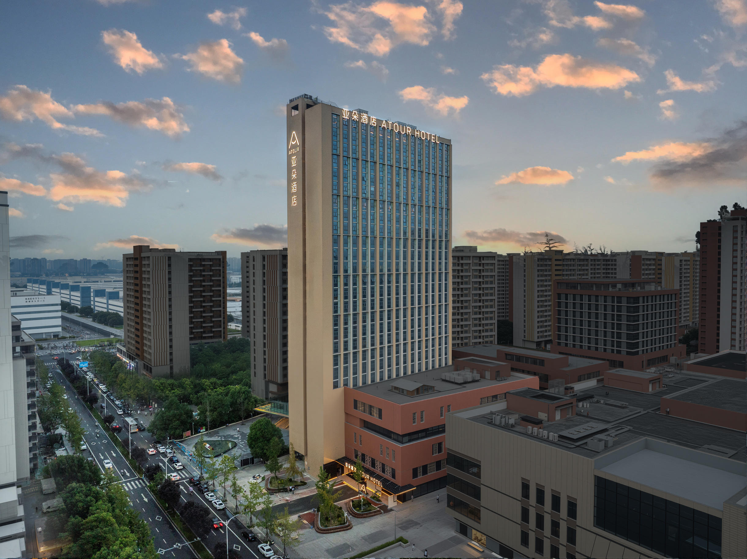 成都高新西区天映路地铁站亚朵酒店