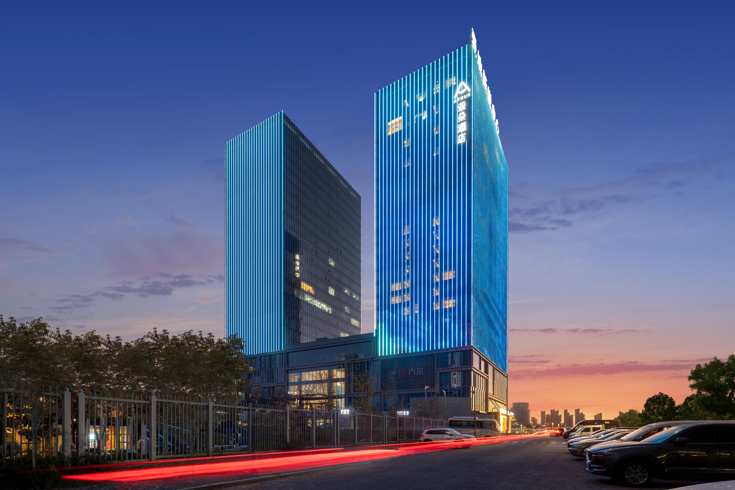 乌鲁木齐高铁站北广场亚朵酒店