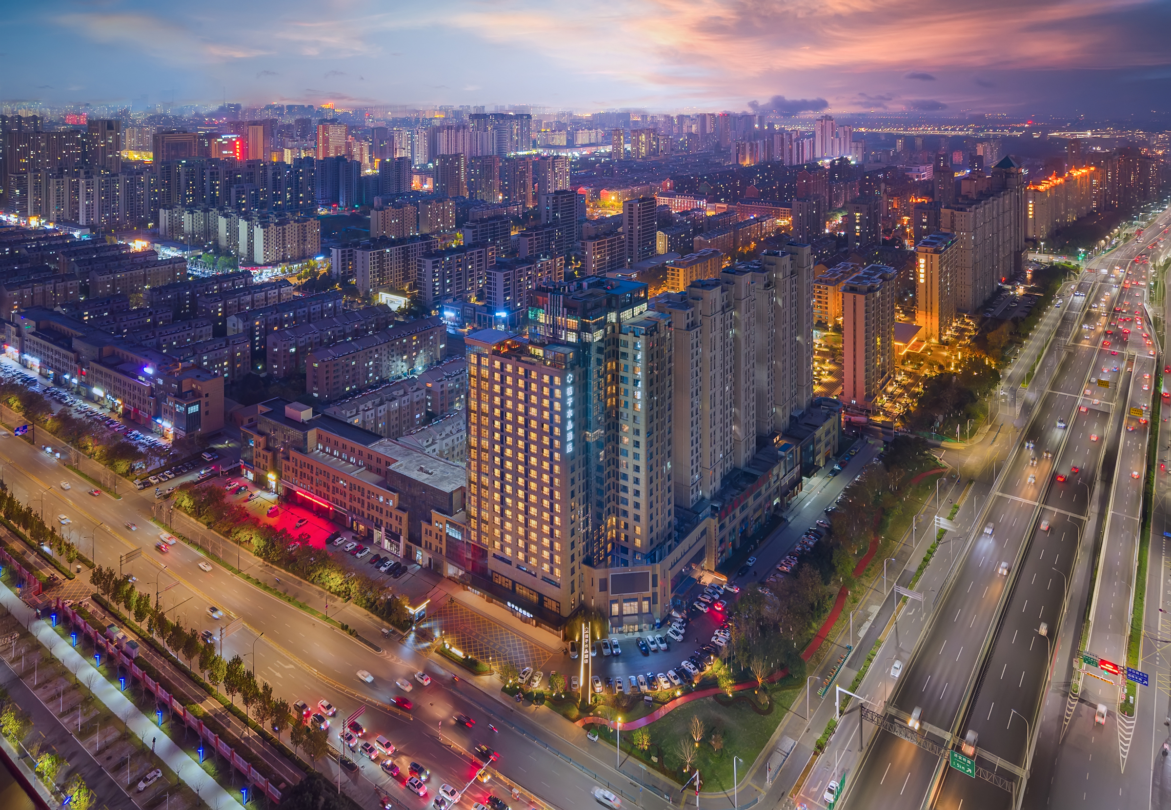 济宁任城大道职业技术学院桔子水晶酒店