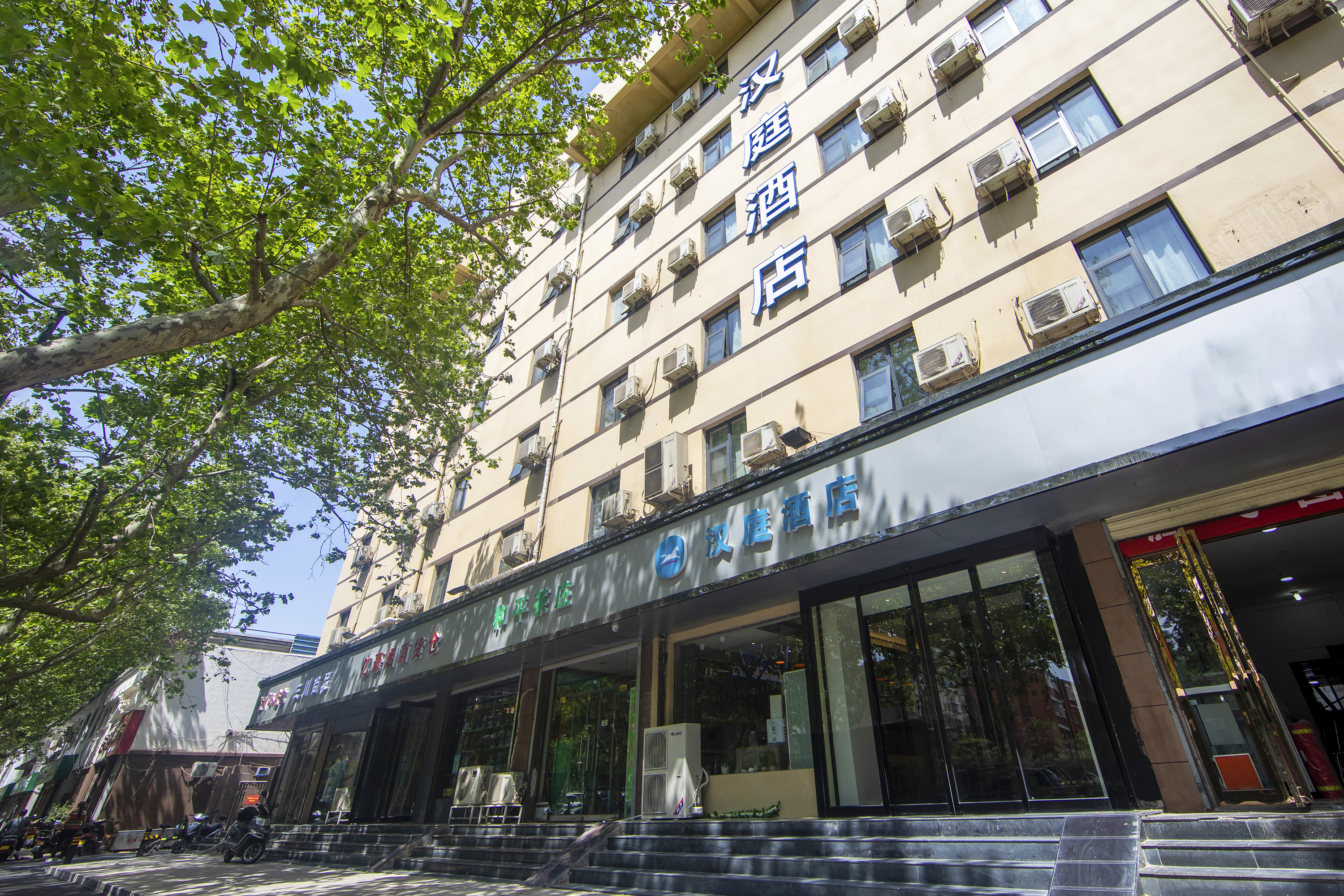 汉庭郑州紫荆山城东路酒店