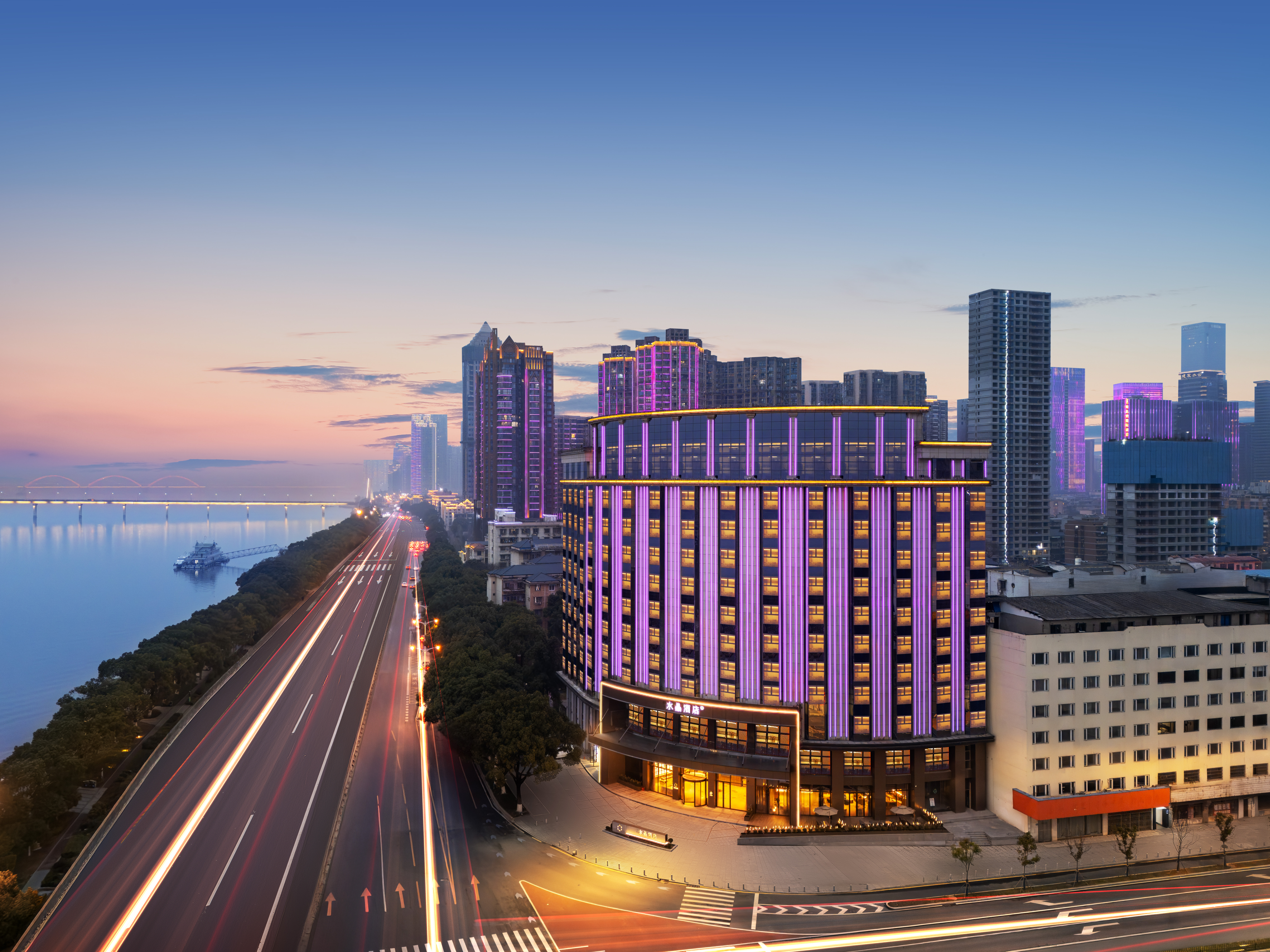 长沙湘江中路江景桔子水晶酒店