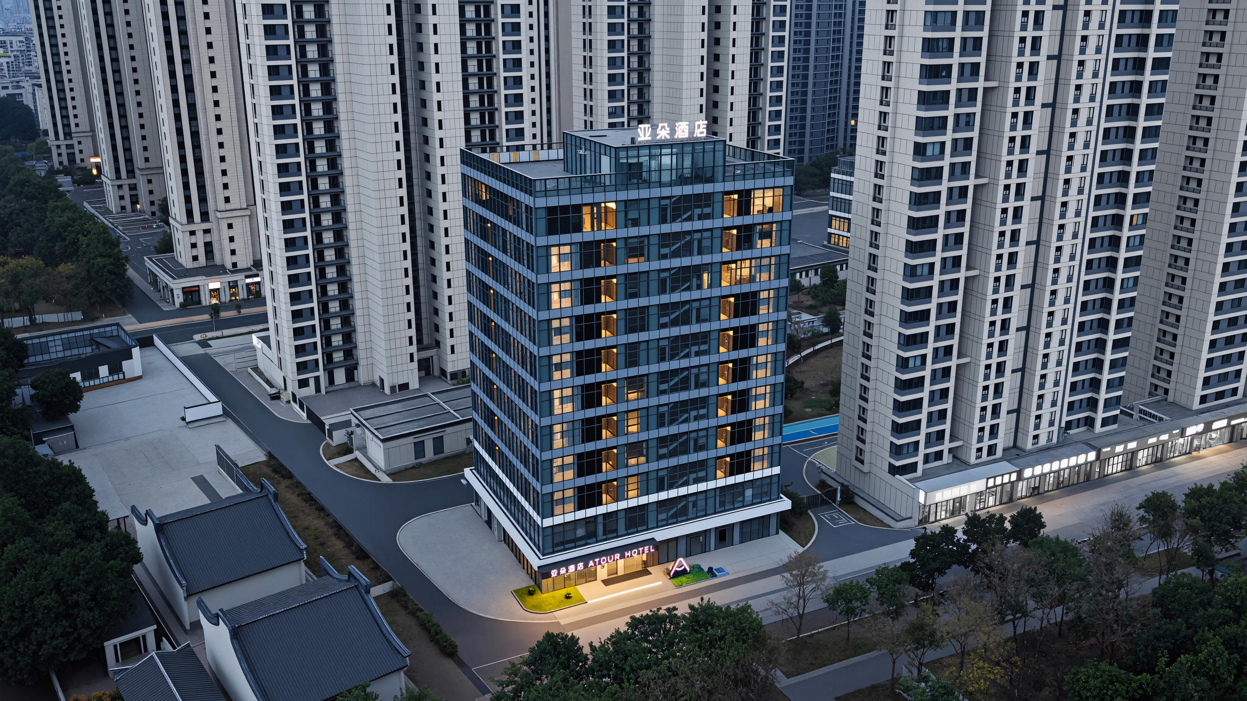 福州晋安区五里亭地铁站亚朵酒店