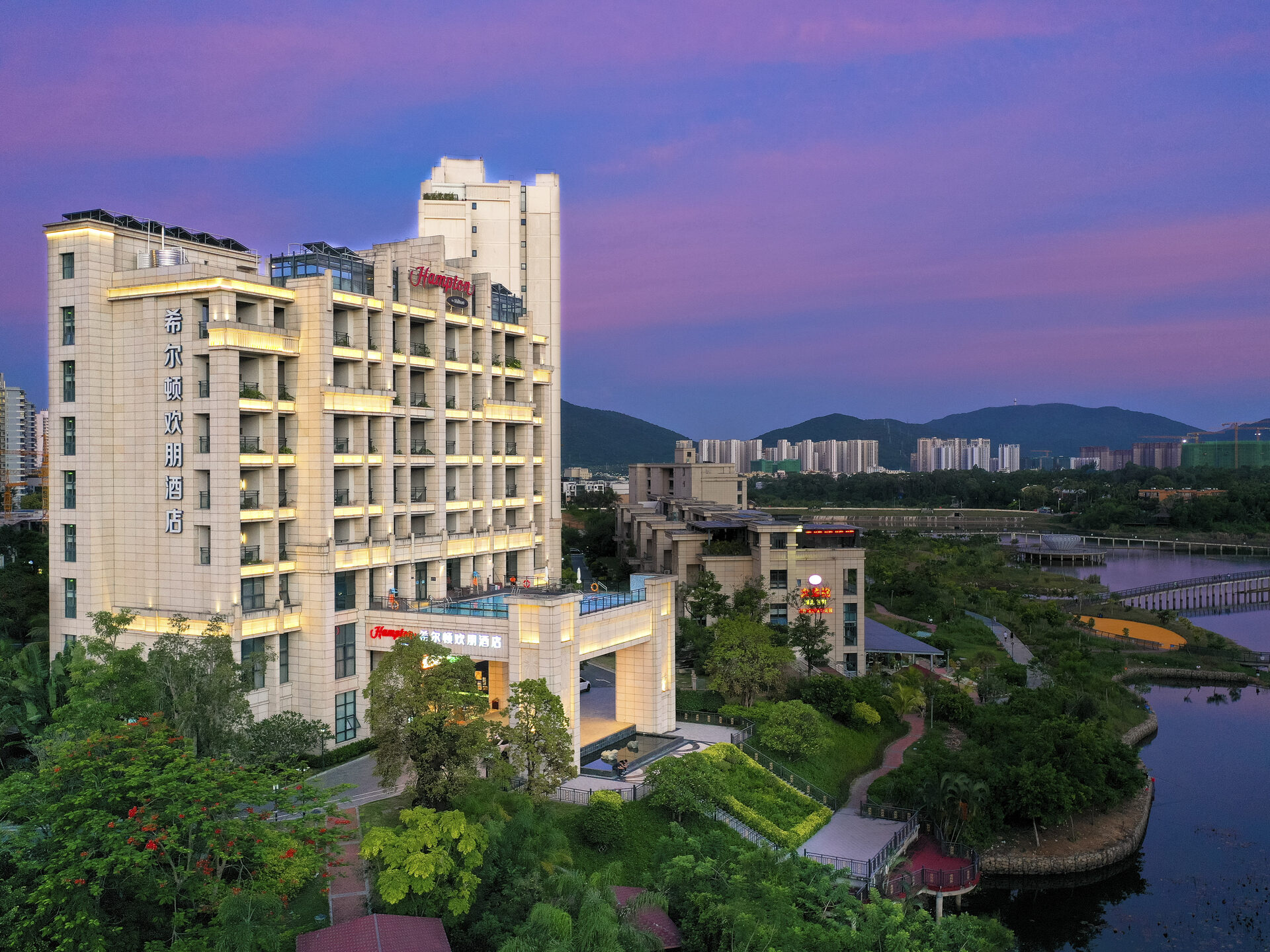 三亚未名湖公园希尔顿欢朋酒店