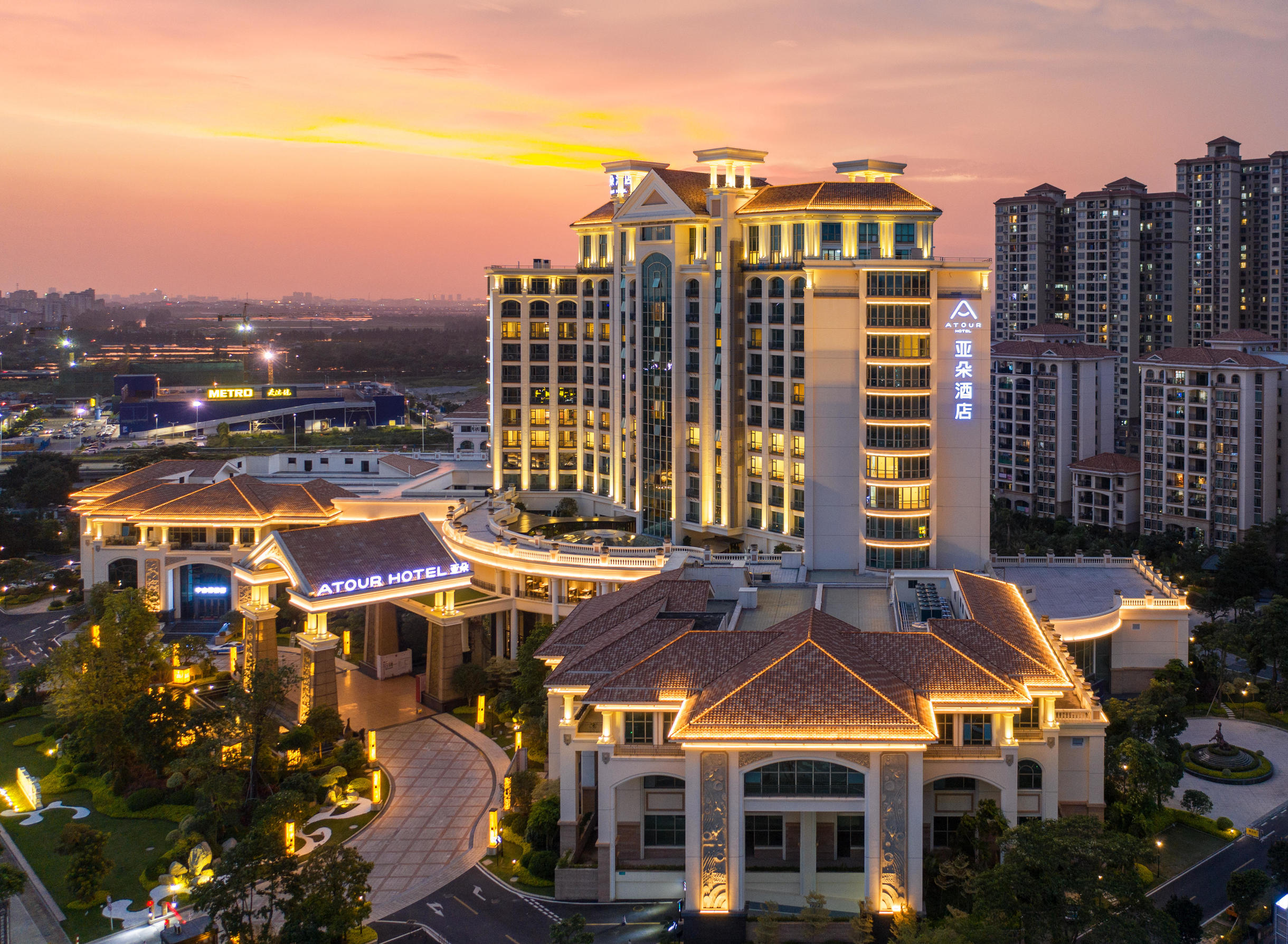 中山西区兴中广场亚朵酒店