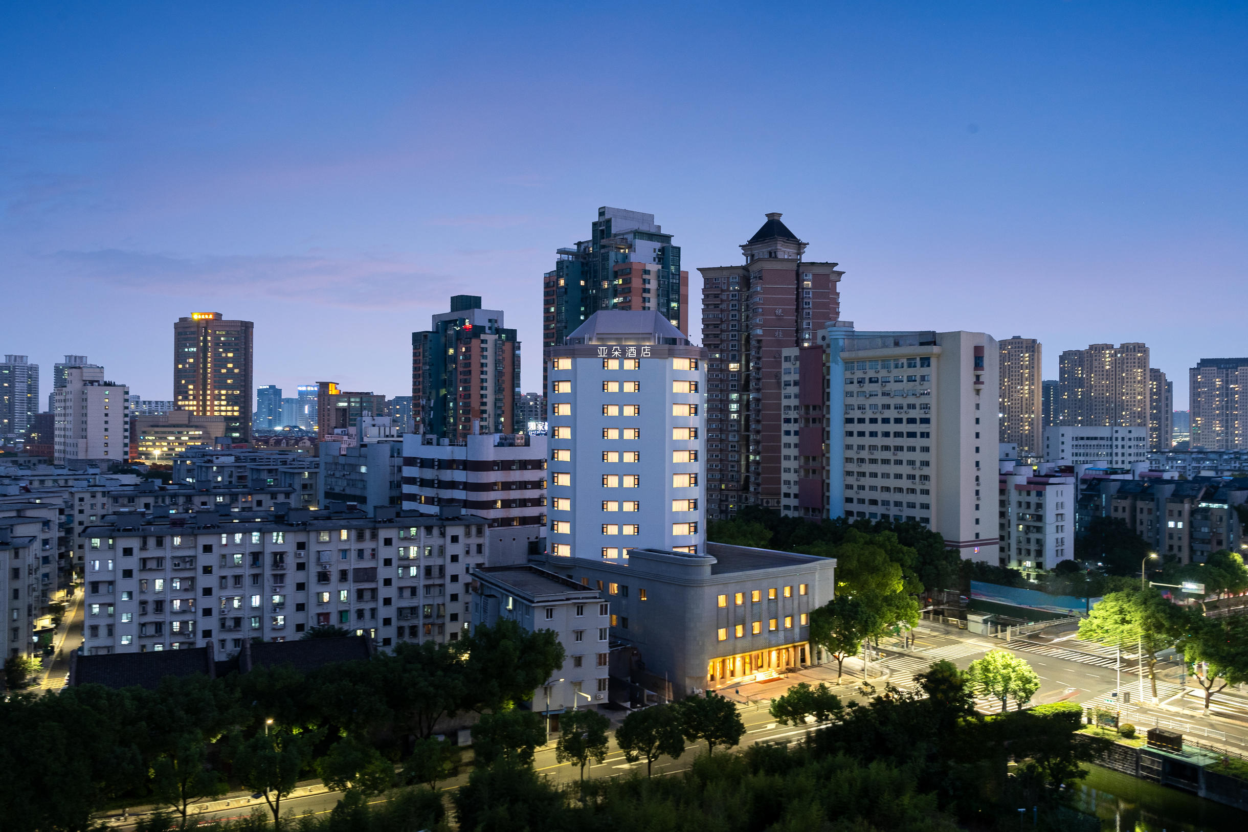 宁波站天一阁月湖亚朵酒店