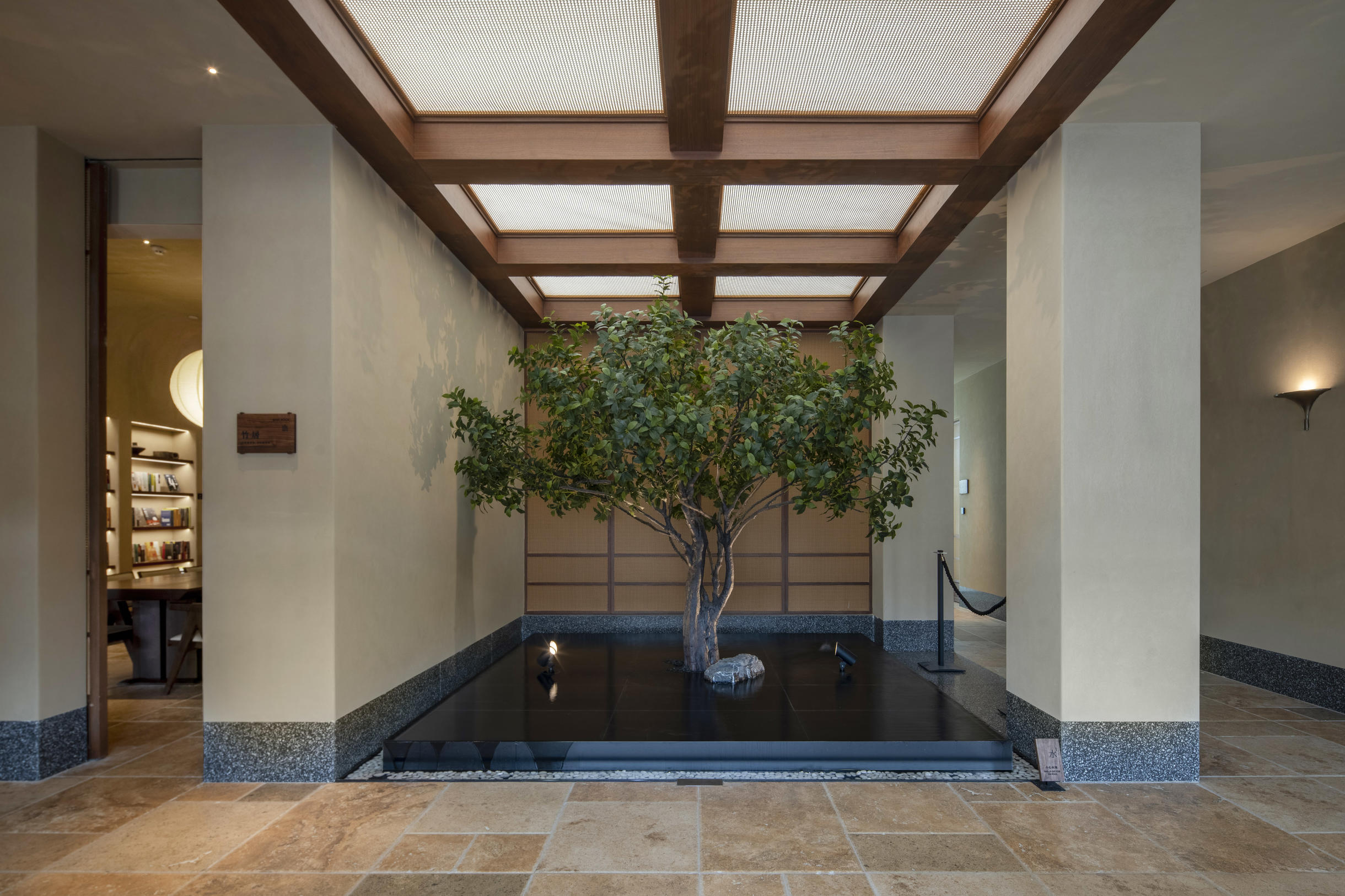 苏州观前街东中市亚朵酒店