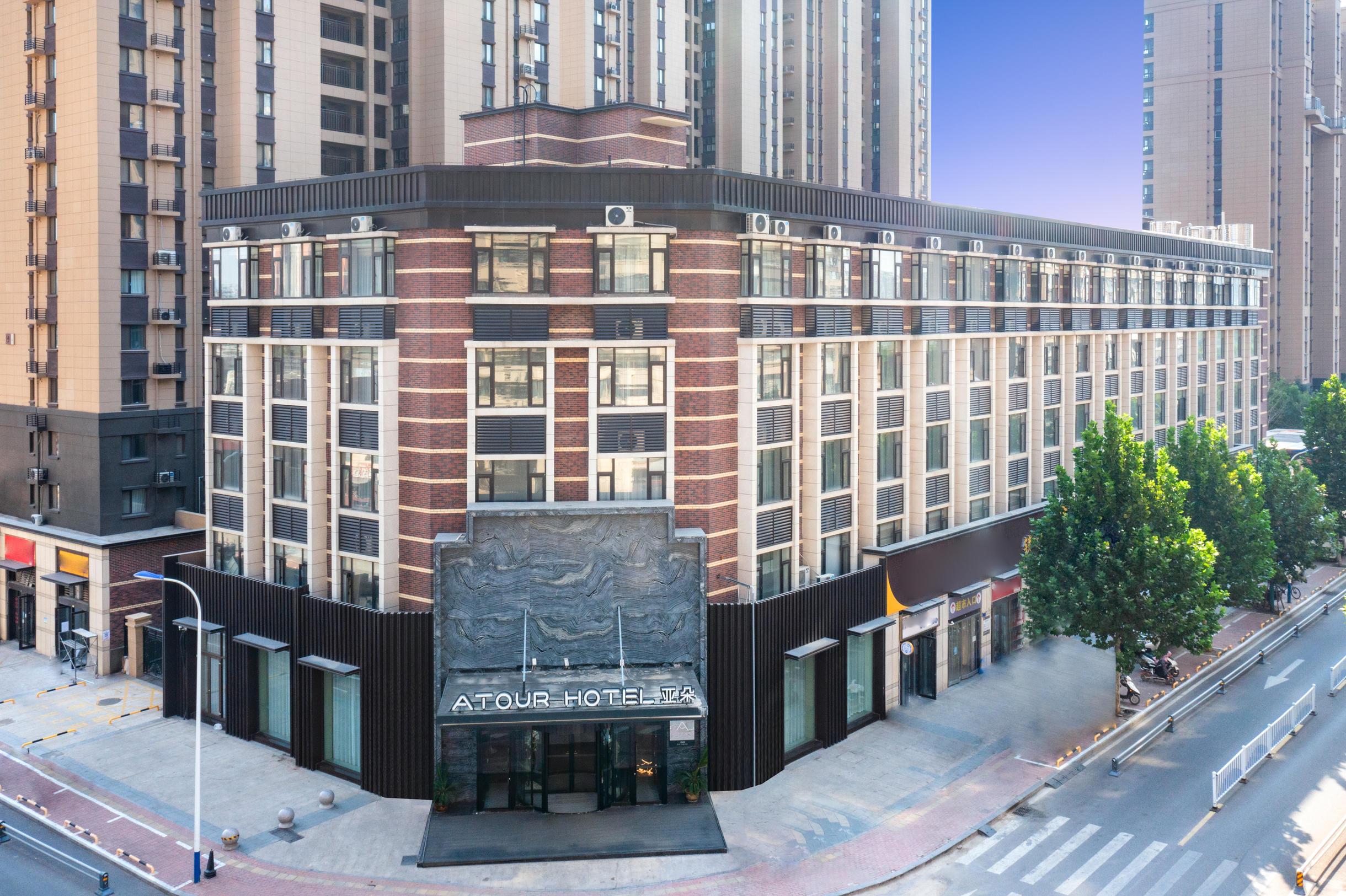 济南东站工业北路亚朵酒店