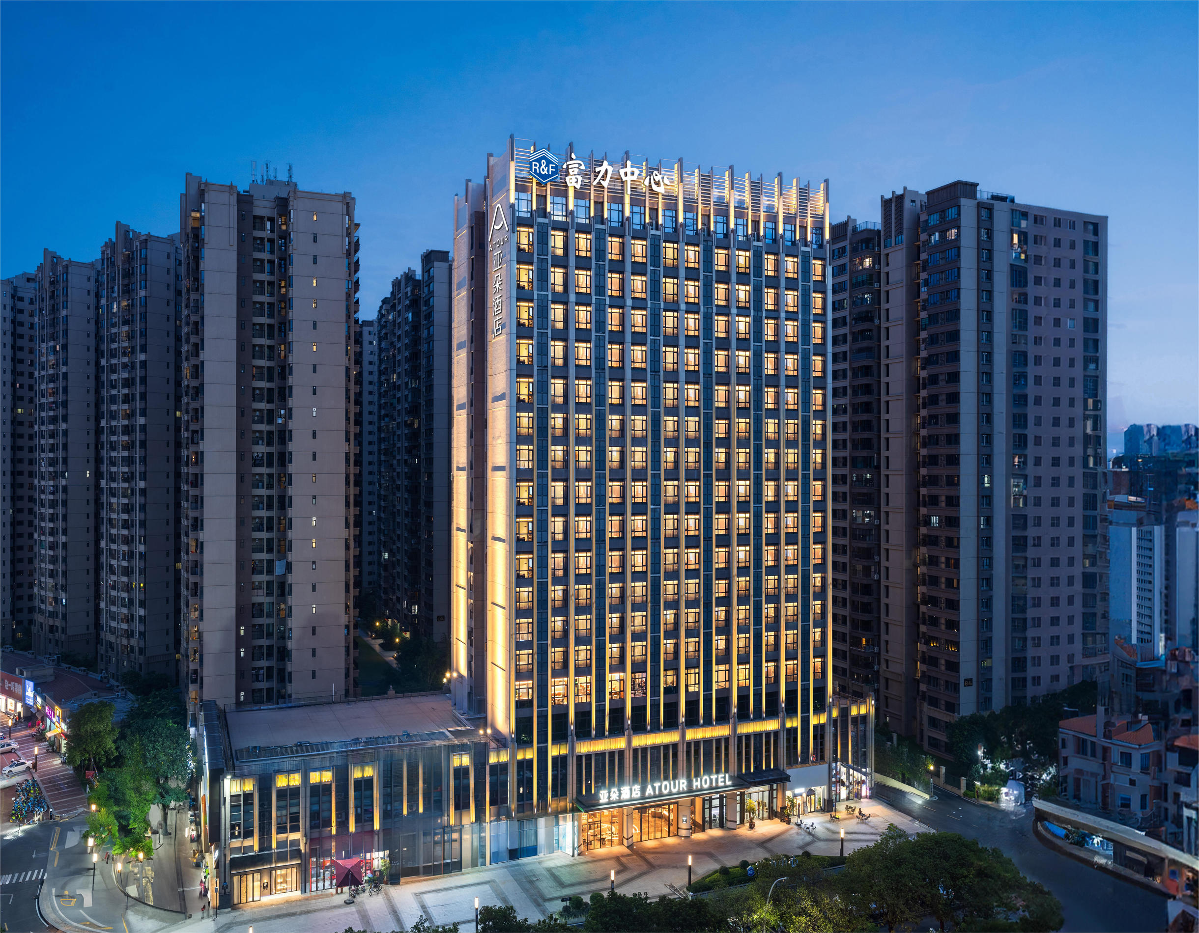 梅州西站富力中心亚朵酒店