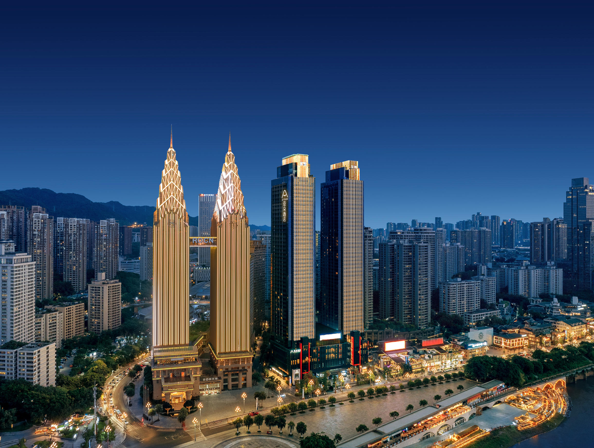 重庆南滨路皇冠国际江景亚朵酒店