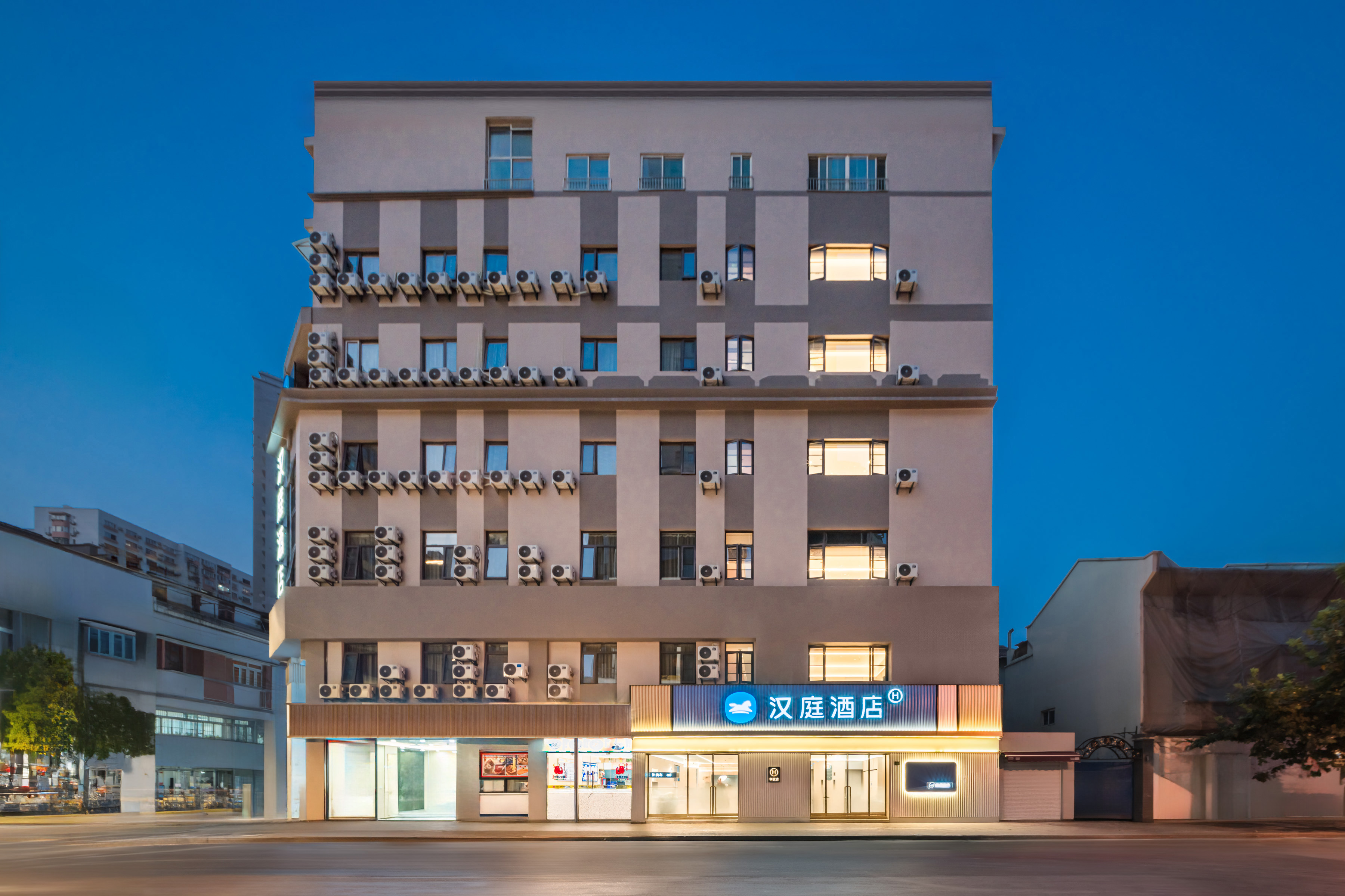 汉庭上海外滩大世界地铁站酒店