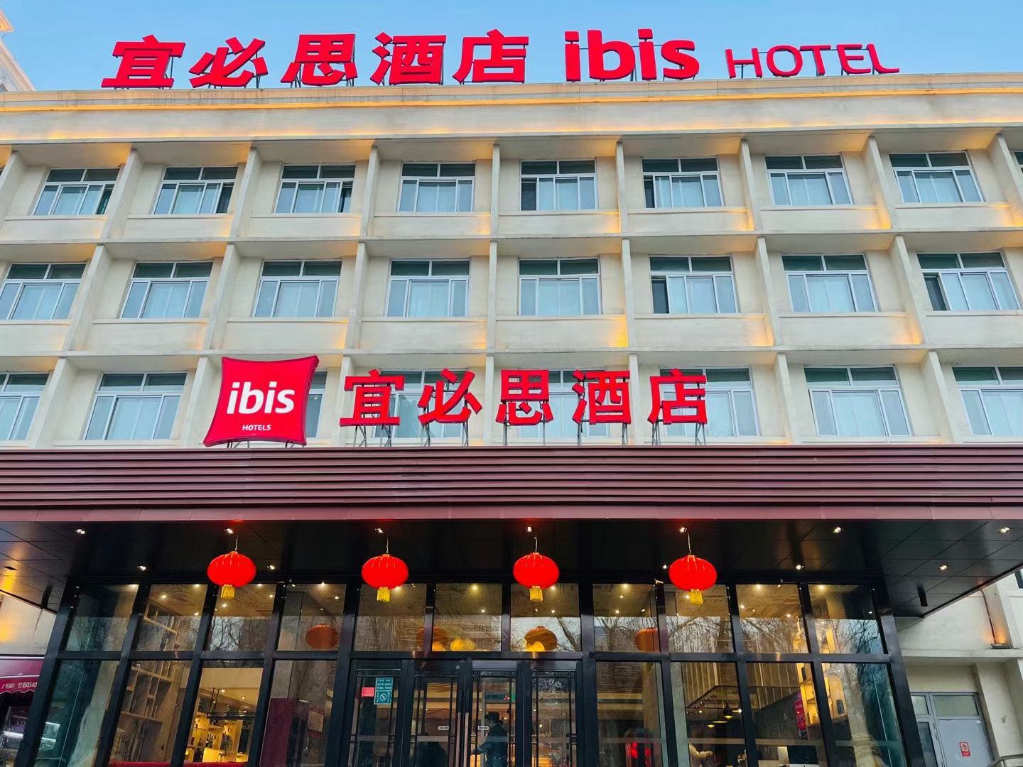 宜必思乌鲁木齐铁路局地铁站酒店