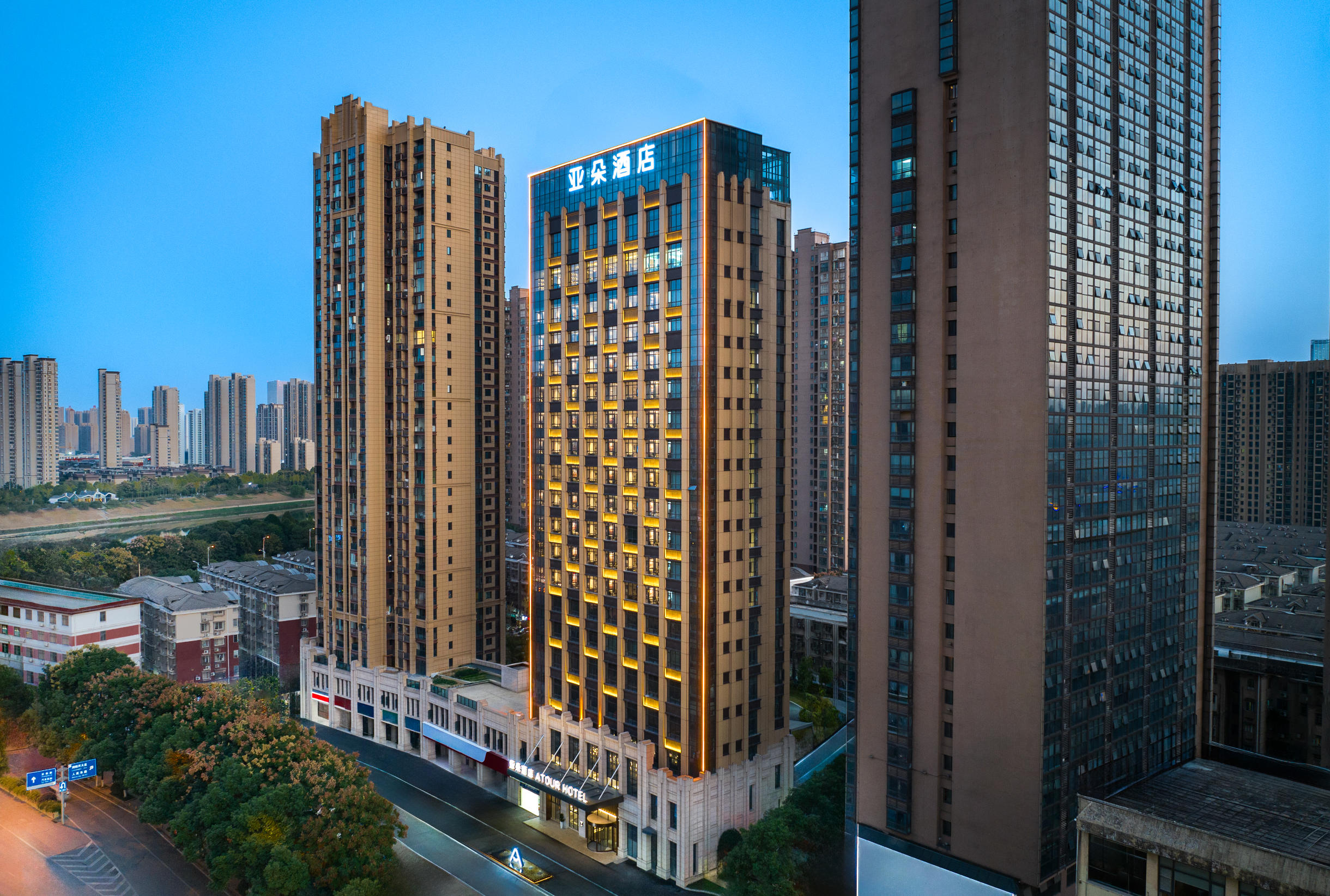 长沙万家丽广场马王堆亚朵酒店