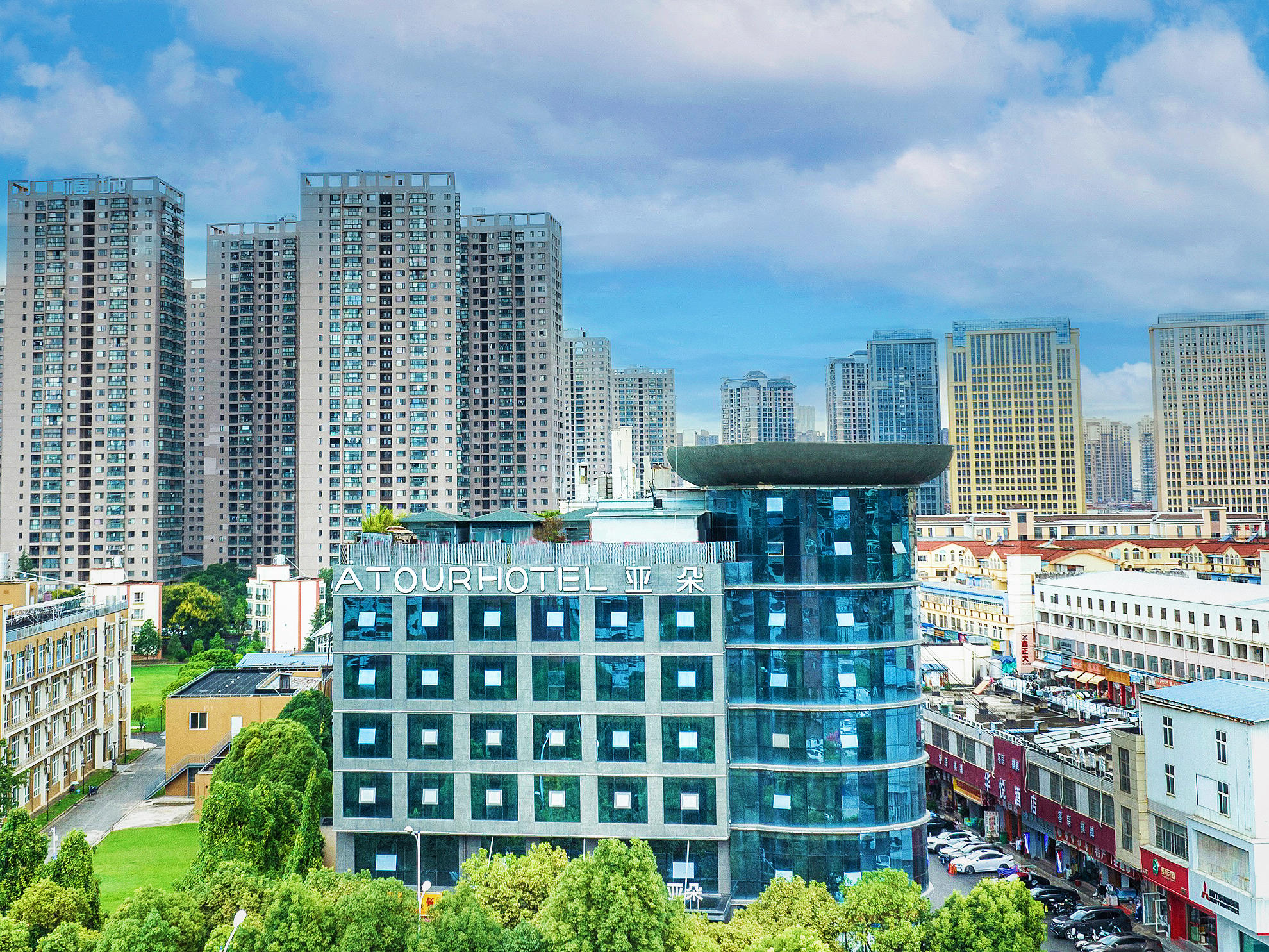 昆明大商汇儿童医院亚朵酒店