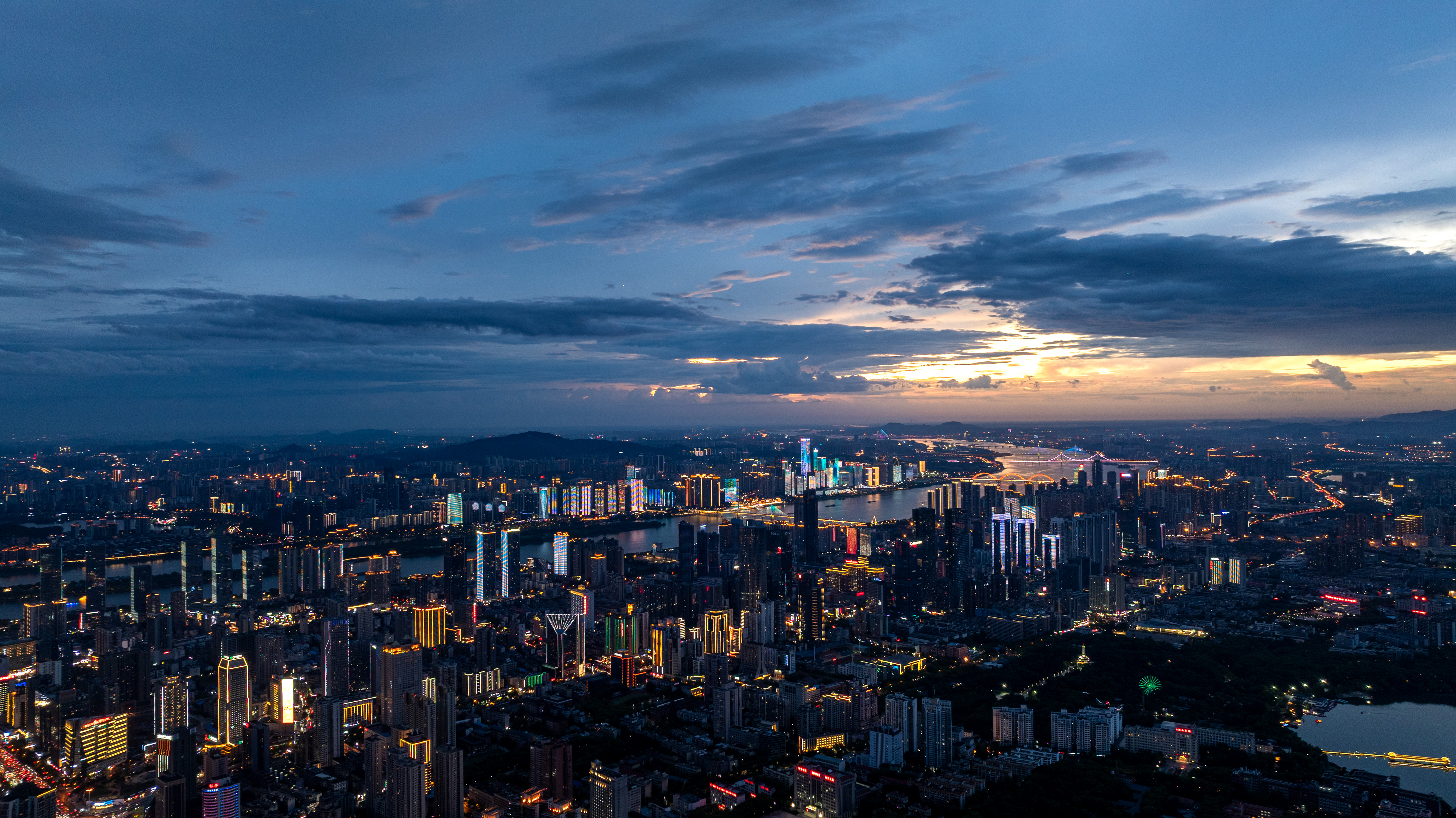 全季长沙五一广场袁家岭地铁站酒店