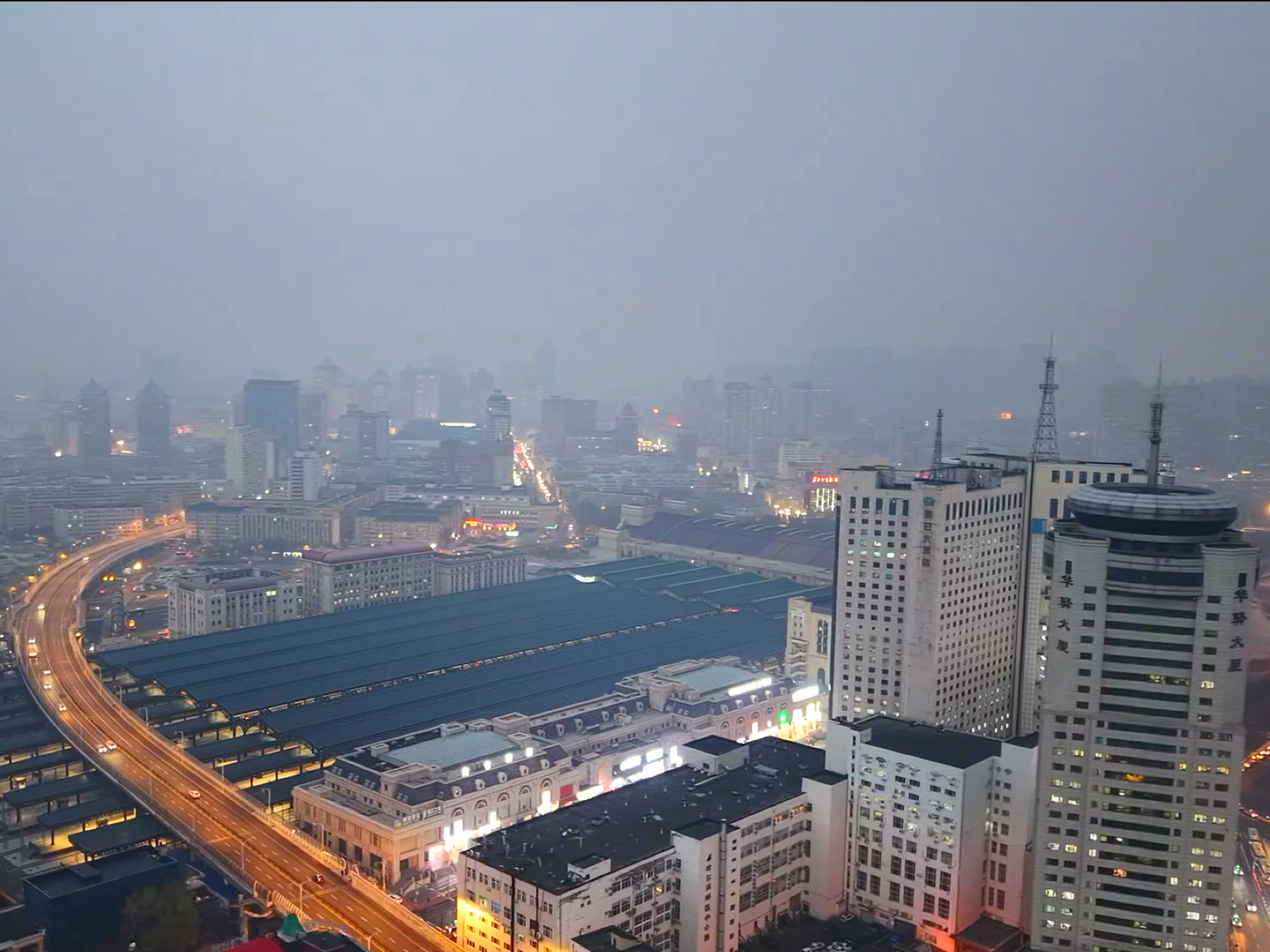 哈尔滨中央大街火车站美仑酒店