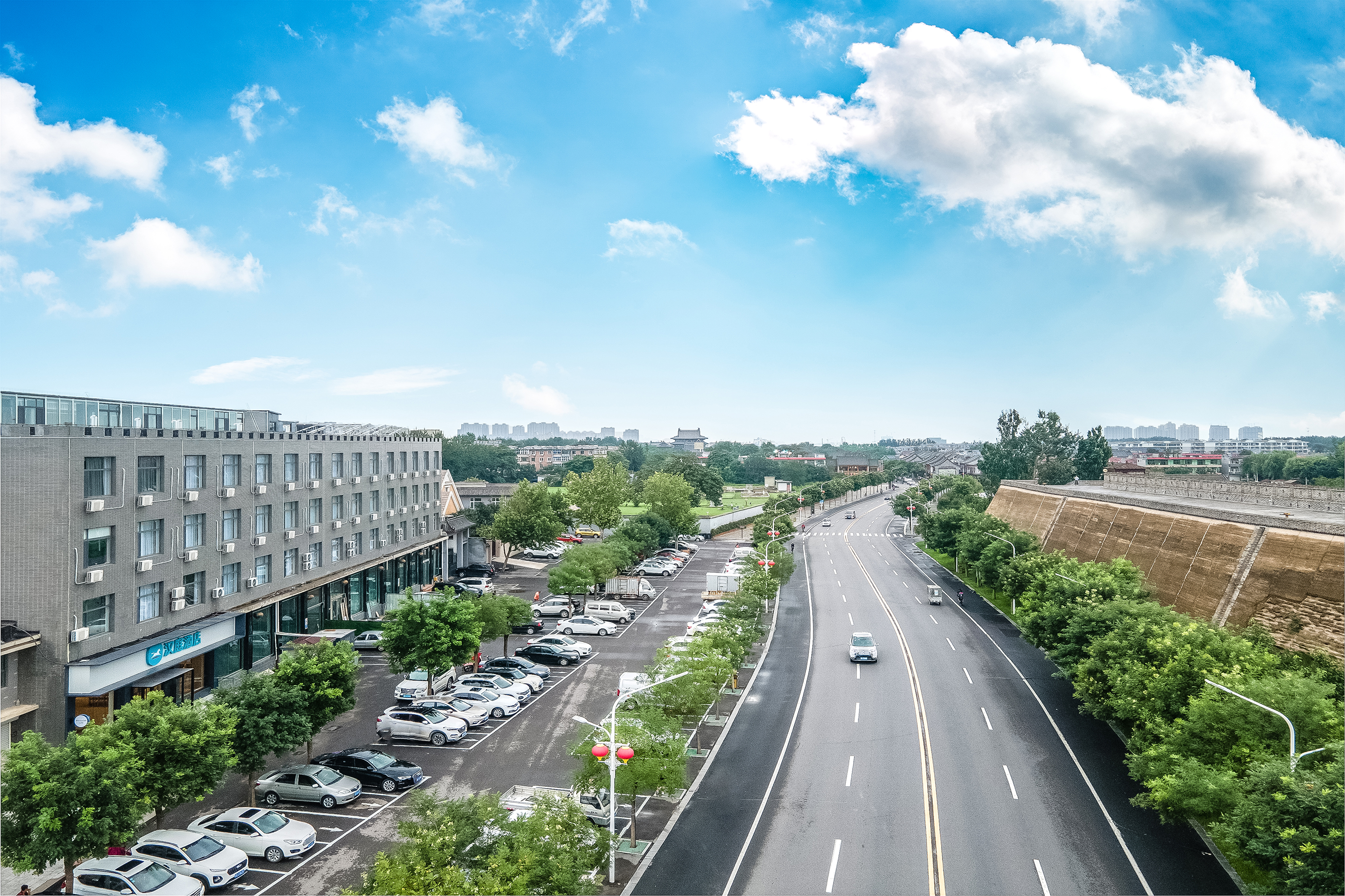 汉庭石家庄正定古城南城门酒店