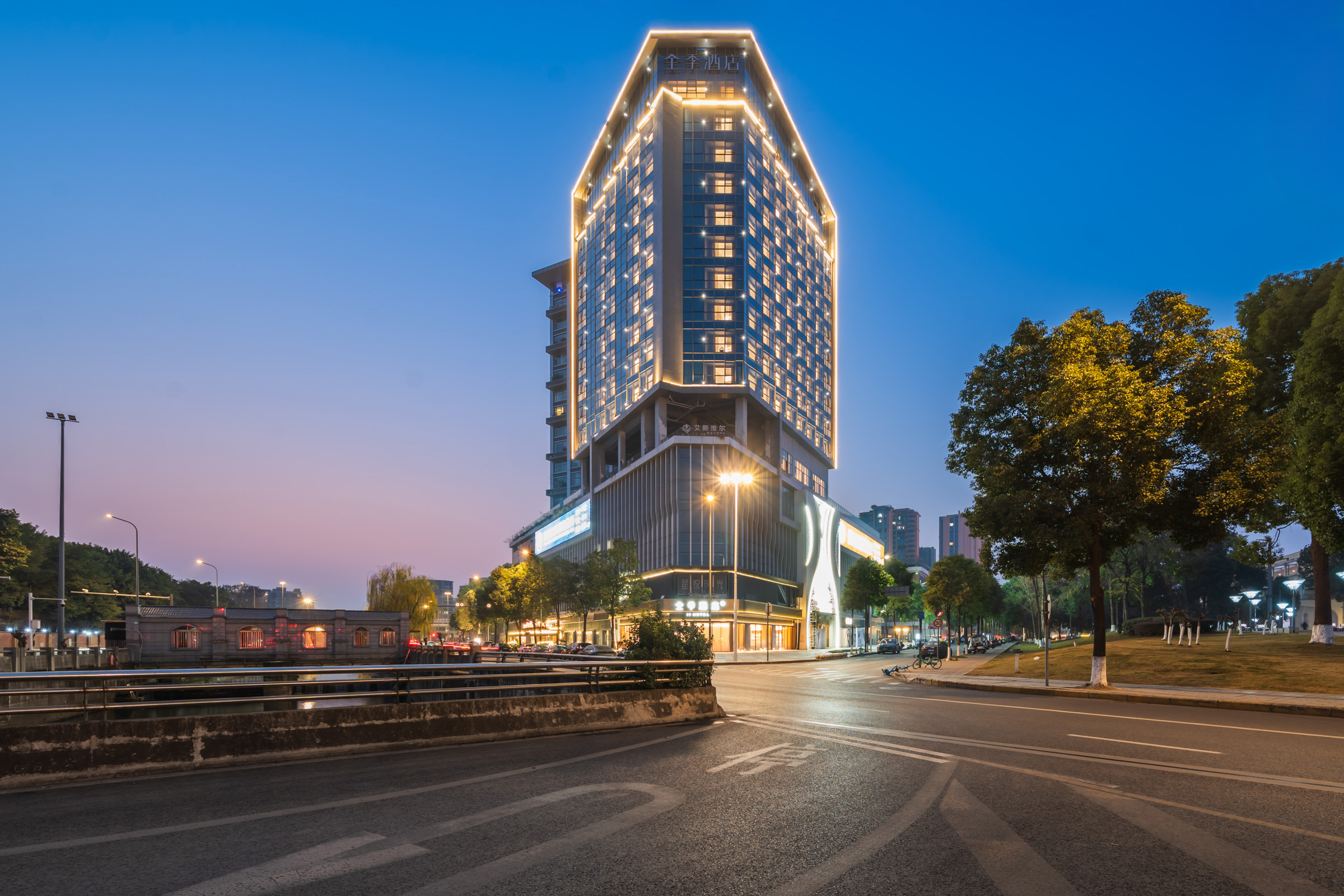 全季成都金泉路外国语学校酒店