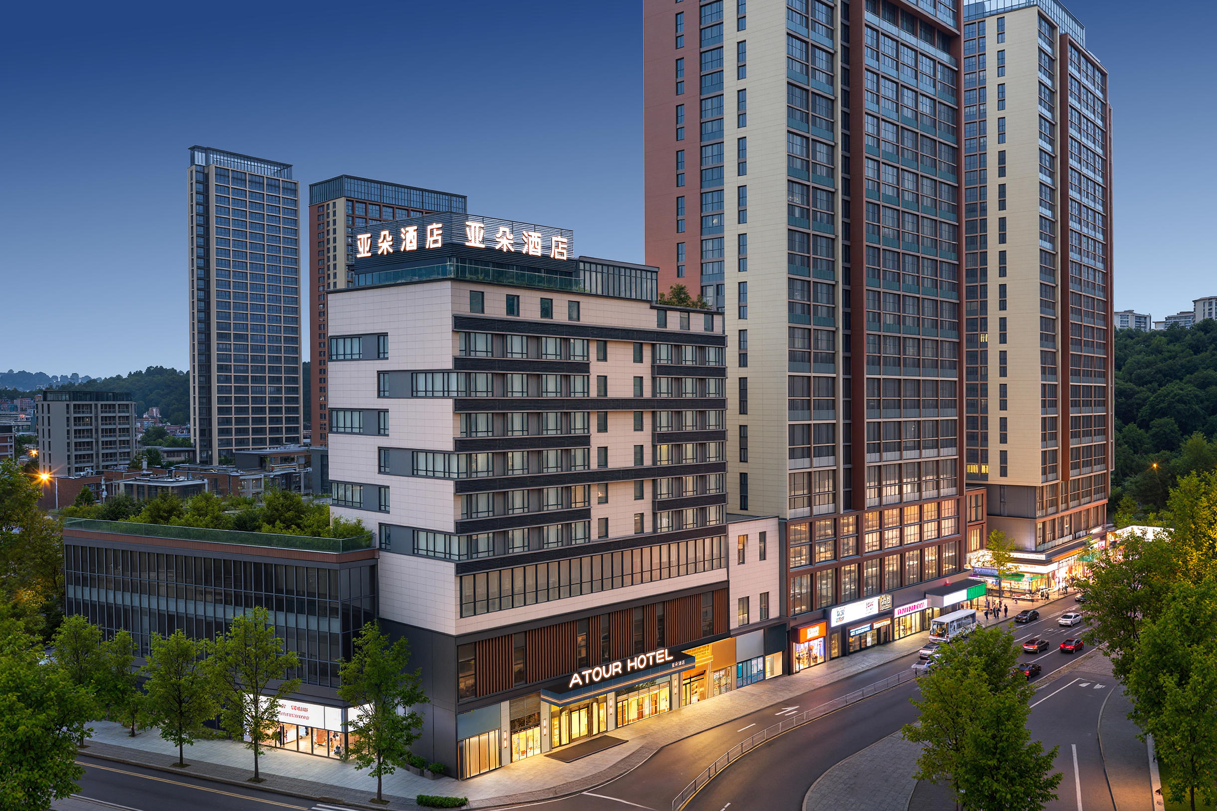 贵阳北站西广场亚朵酒店