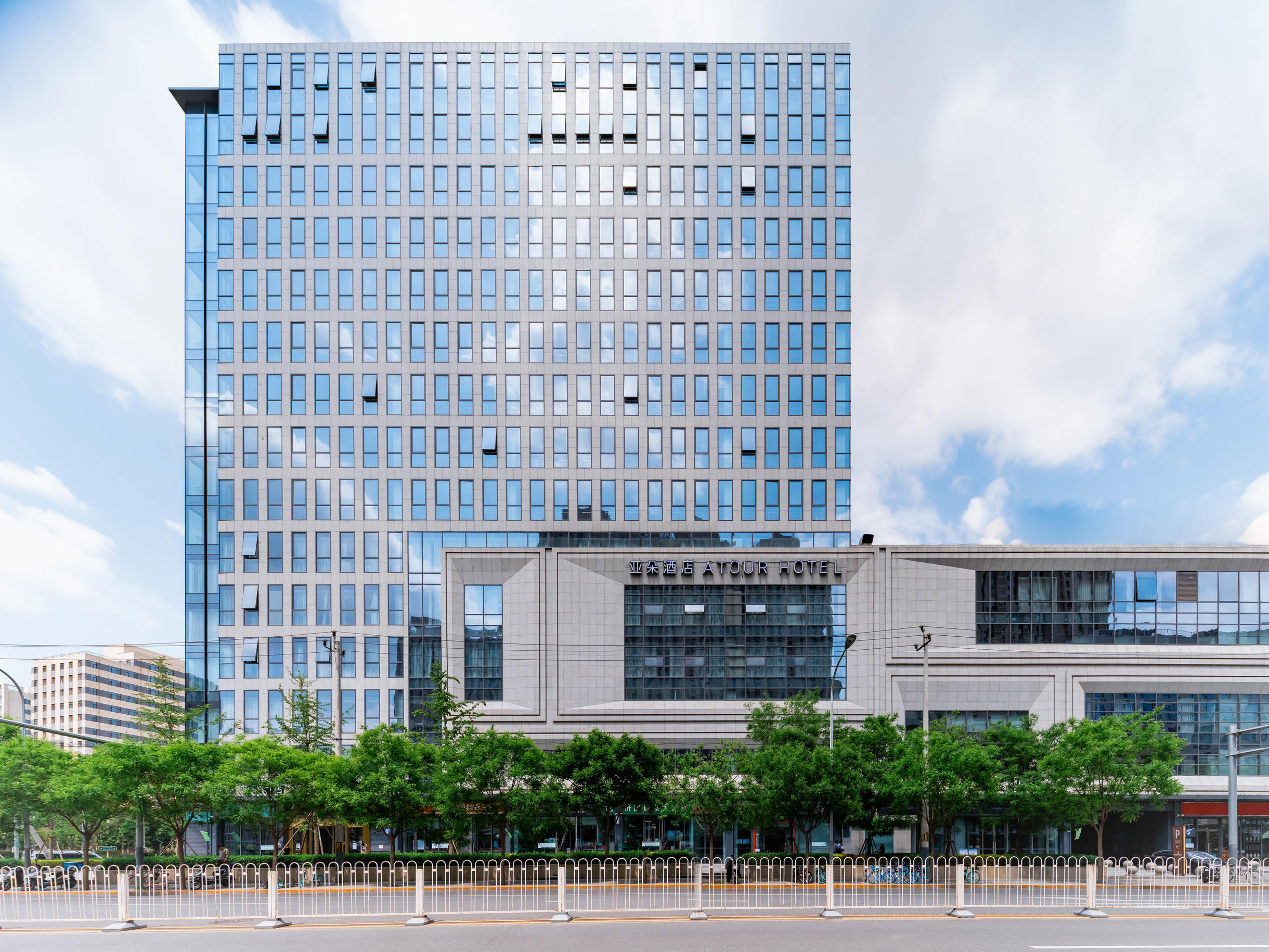 北京南站西铁营地铁站亚朵酒店